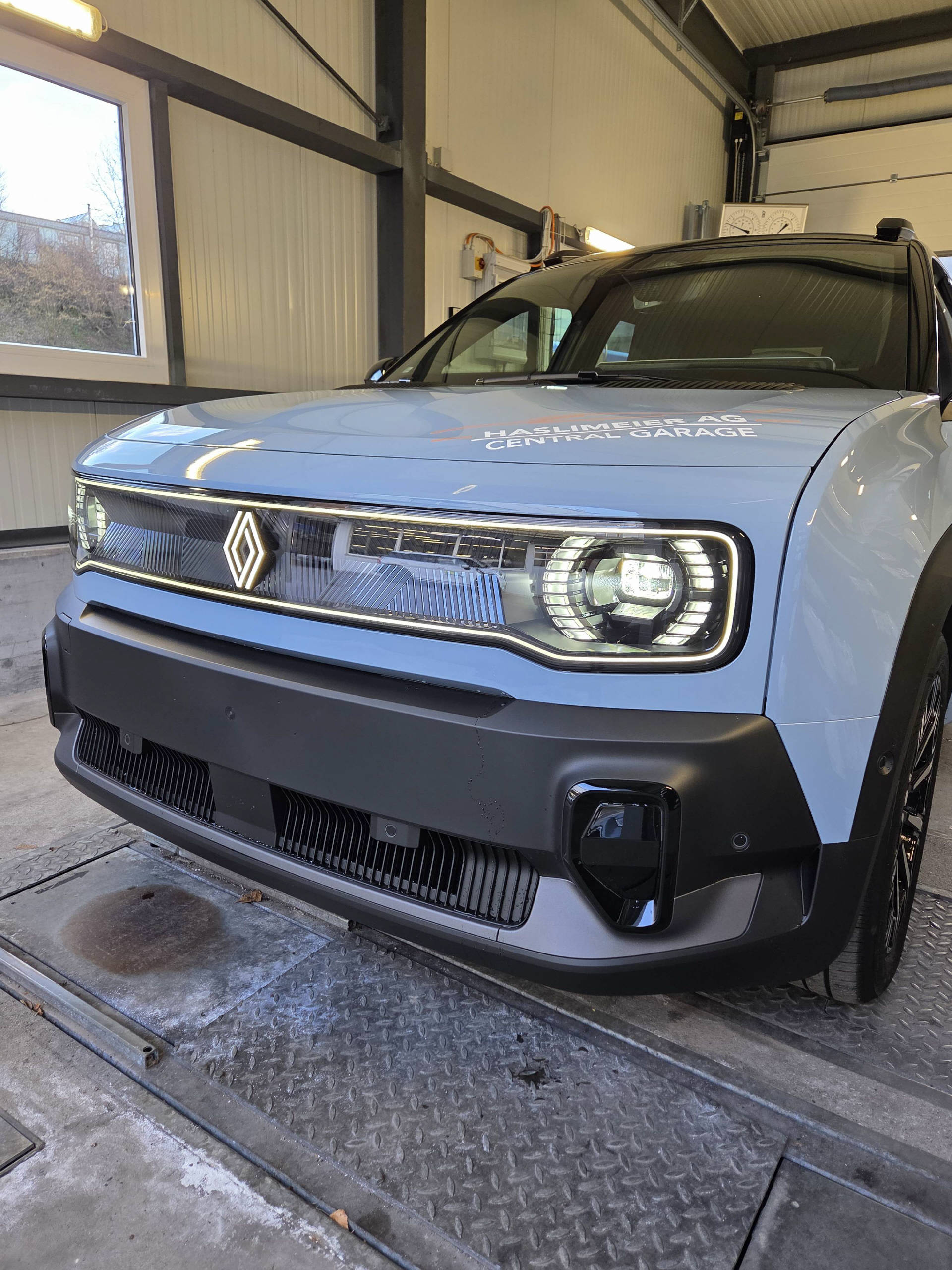 RENAULT R4 E-Tech Comfort Range iconic-image-13