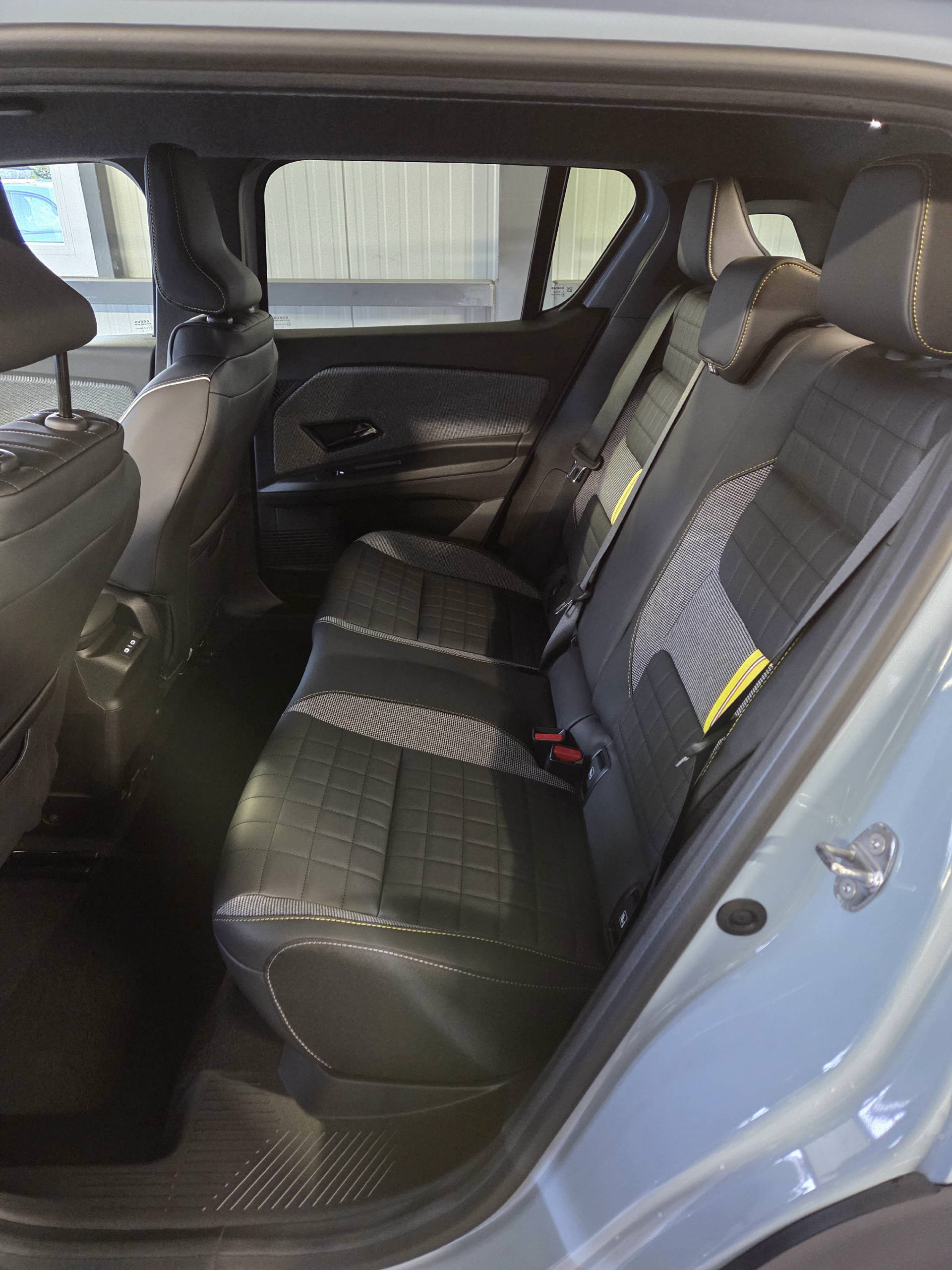 RENAULT R4 E-Tech Comfort Range iconic-image-5