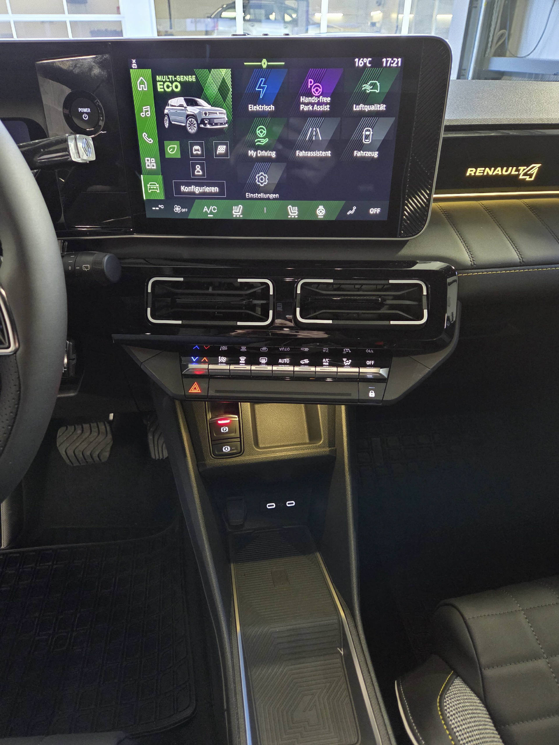 RENAULT R4 E-Tech Comfort Range iconic-image-8