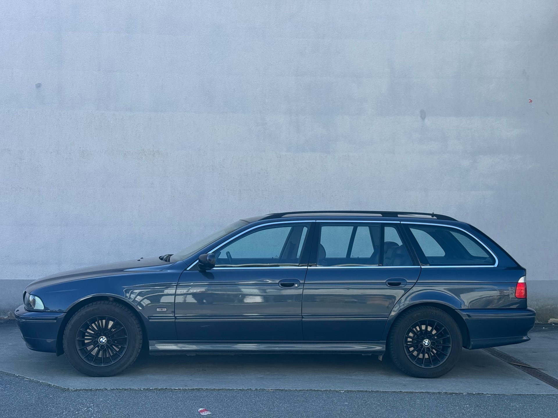 BMW 530d Touring-image-1