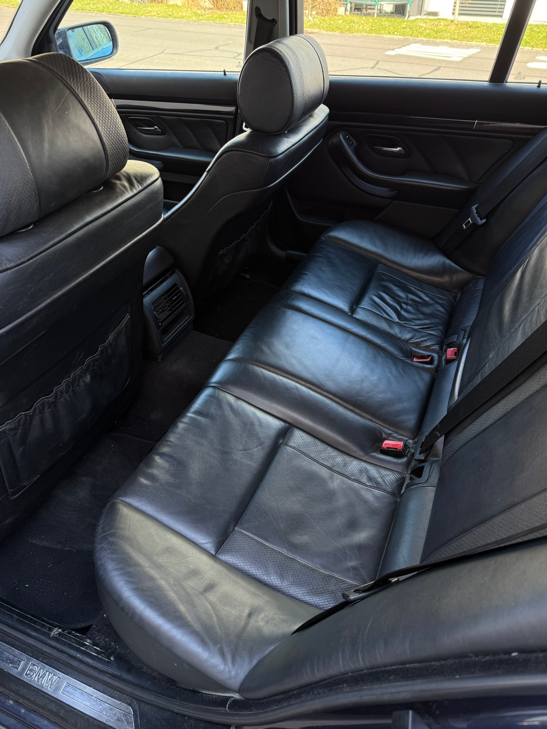 BMW 530d Touring-image-9