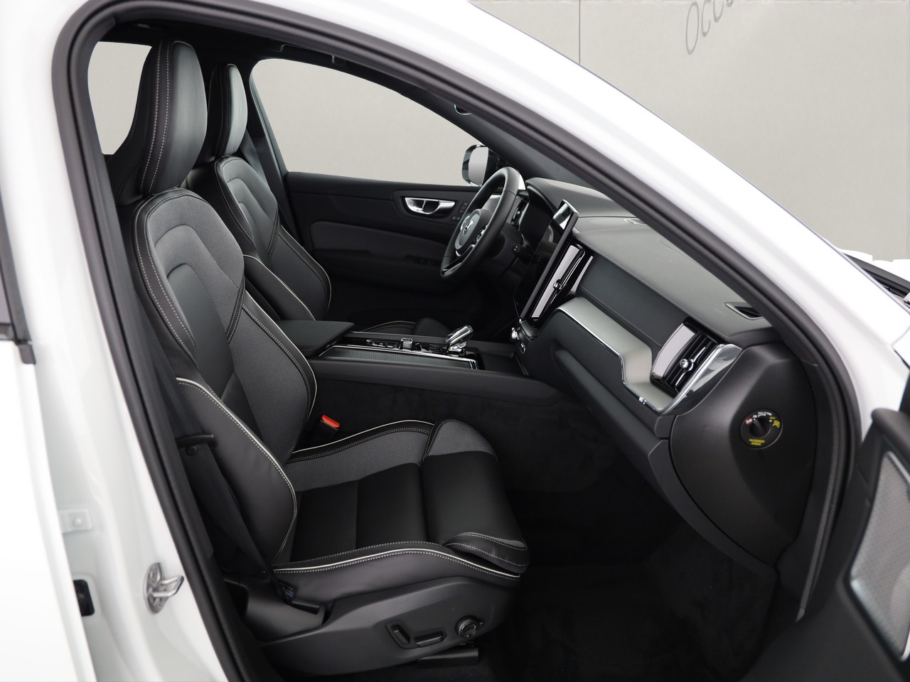 VOLVO XC60 2.0 T6 TE Black Edition eAWD .-image-7