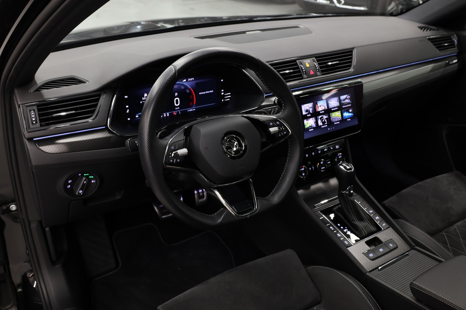 SKODA Superb Combi 2.0 TSI 280 SportLine 4x4 DSG-image-16