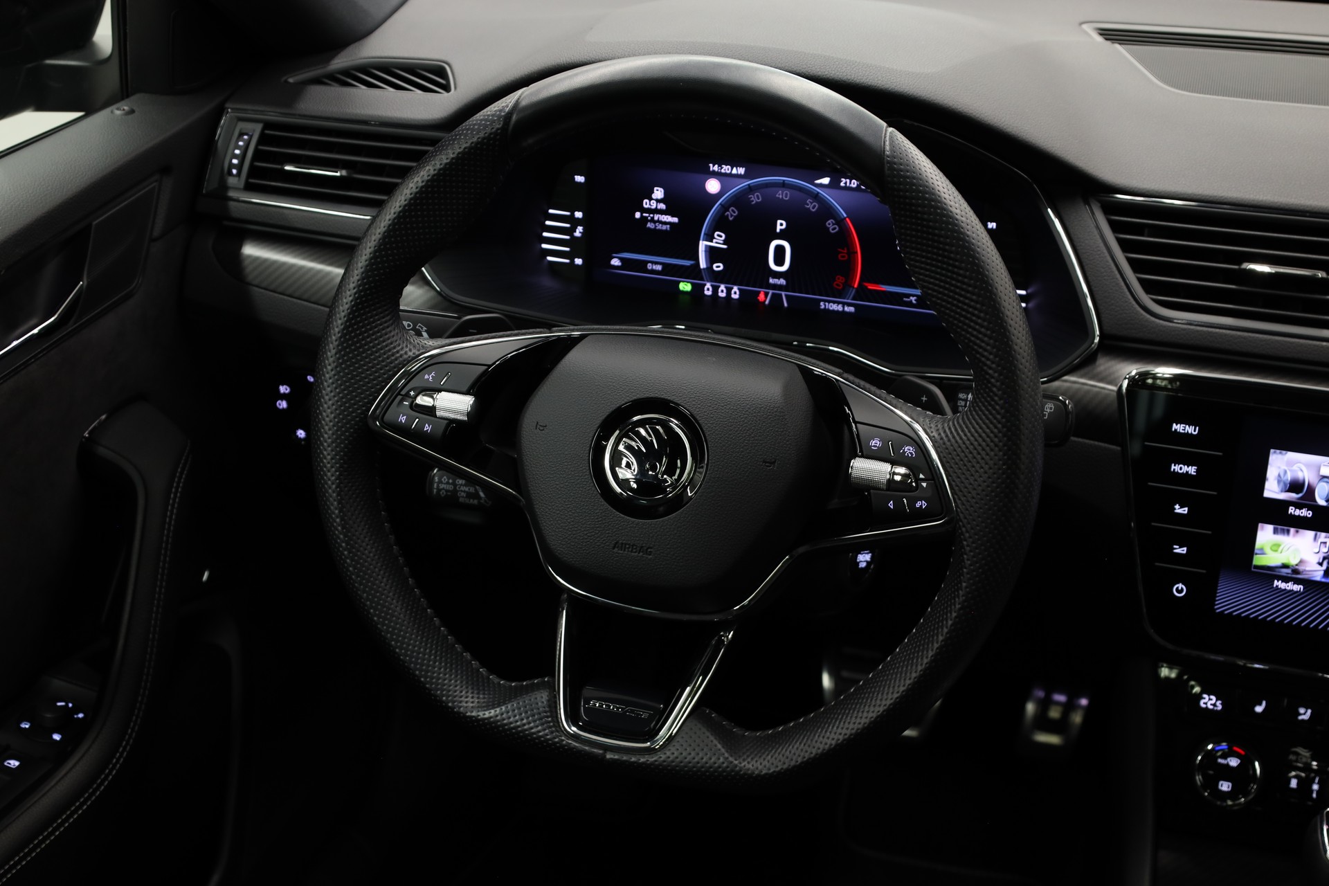 SKODA Superb Combi 2.0 TSI 280 SportLine 4x4 DSG-image-18