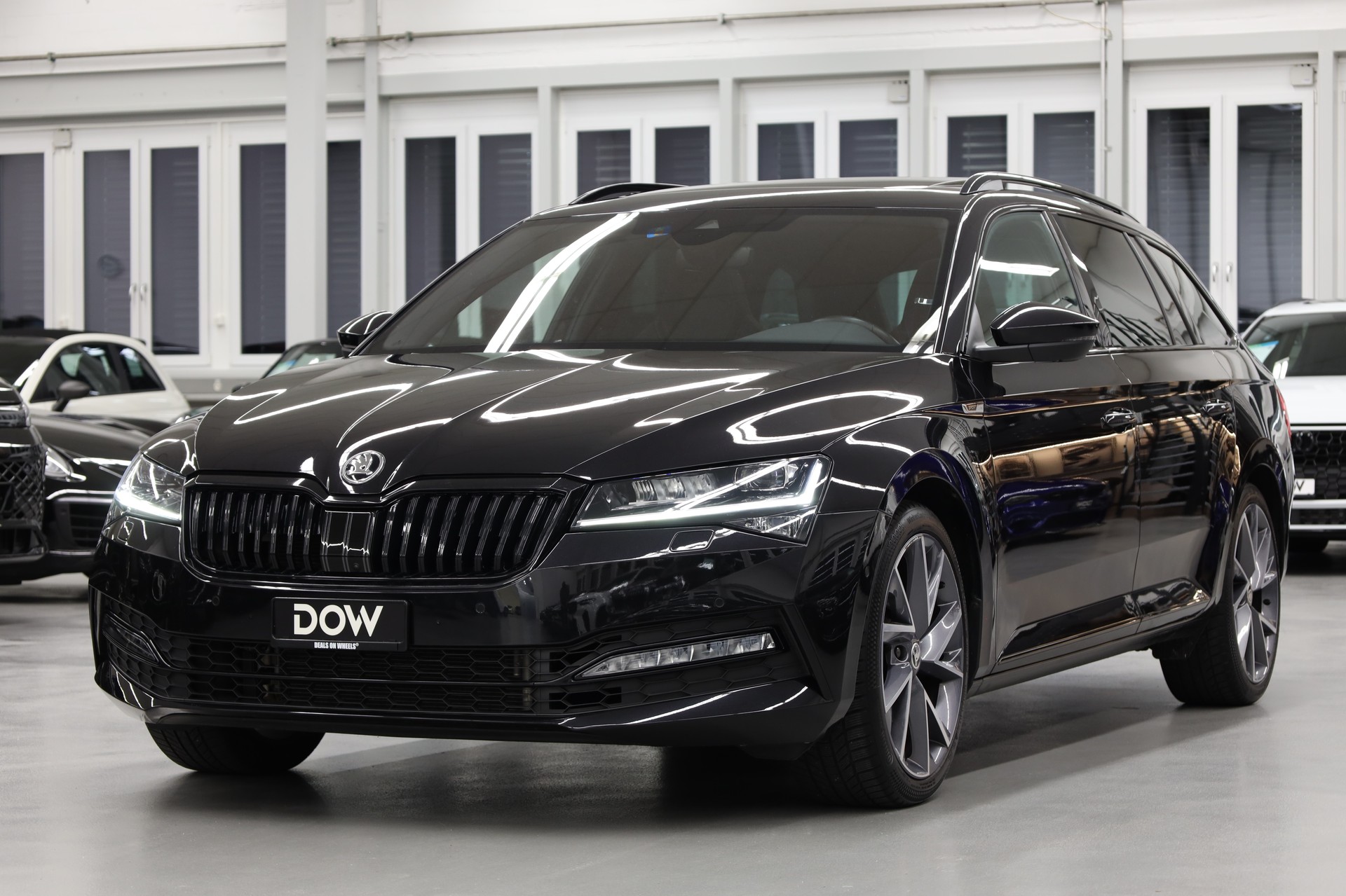 SKODA Superb Combi 2.0 TSI 280 SportLine 4x4 DSG-image-2