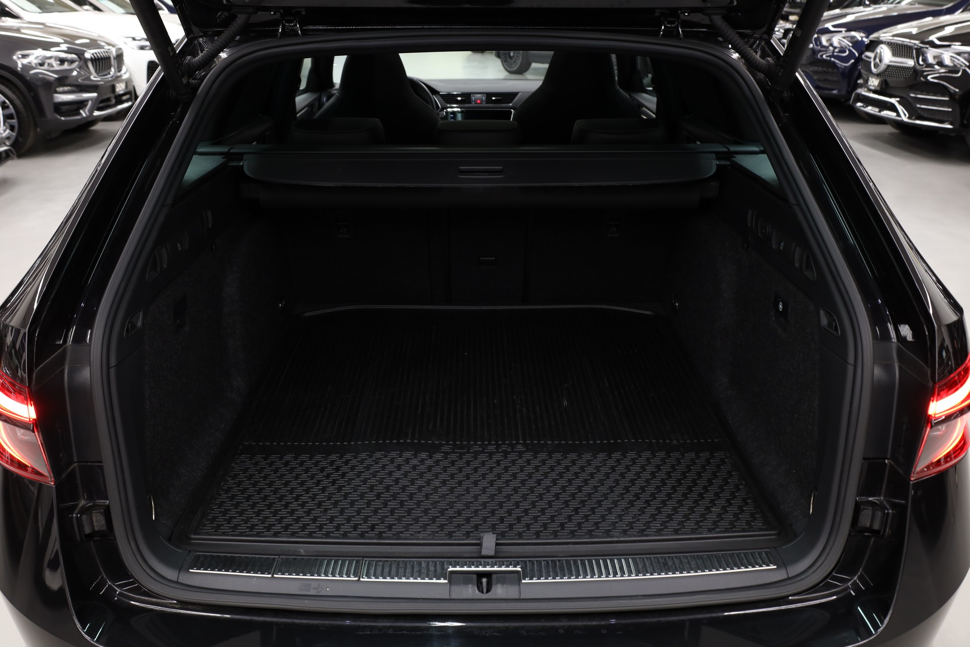 SKODA Superb Combi 2.0 TSI 280 SportLine 4x4 DSG-image-11