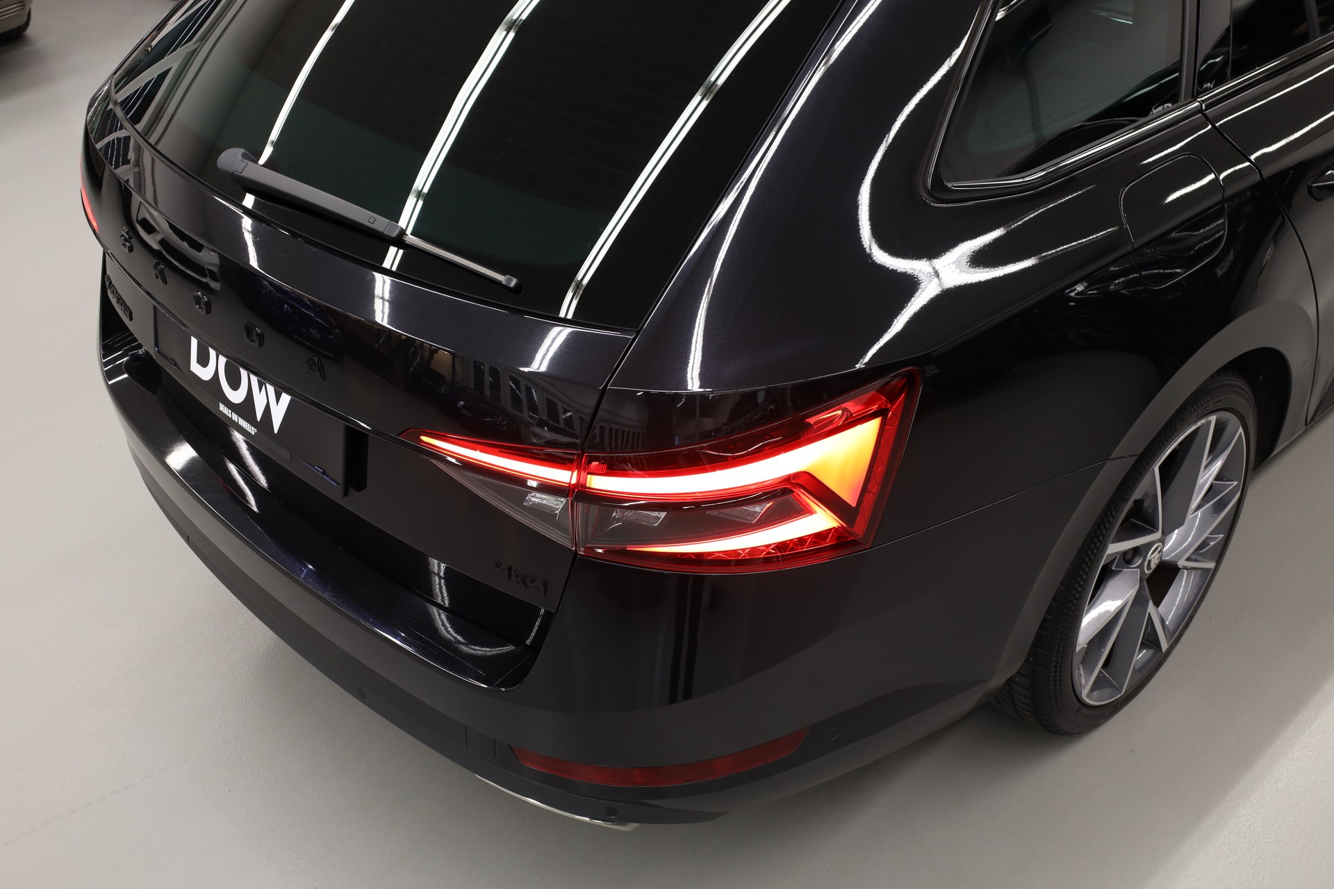 SKODA Superb Combi 2.0 TSI 280 SportLine 4x4 DSG-image-9