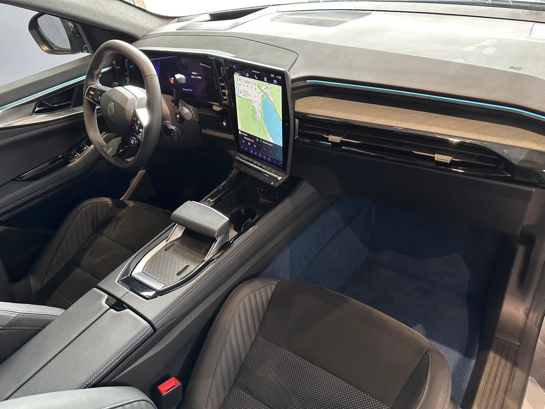 RENAULT Rafale 1.2 E-Tech Plug-in Hybrid 300 4x4 Esprit Alpine-image-18