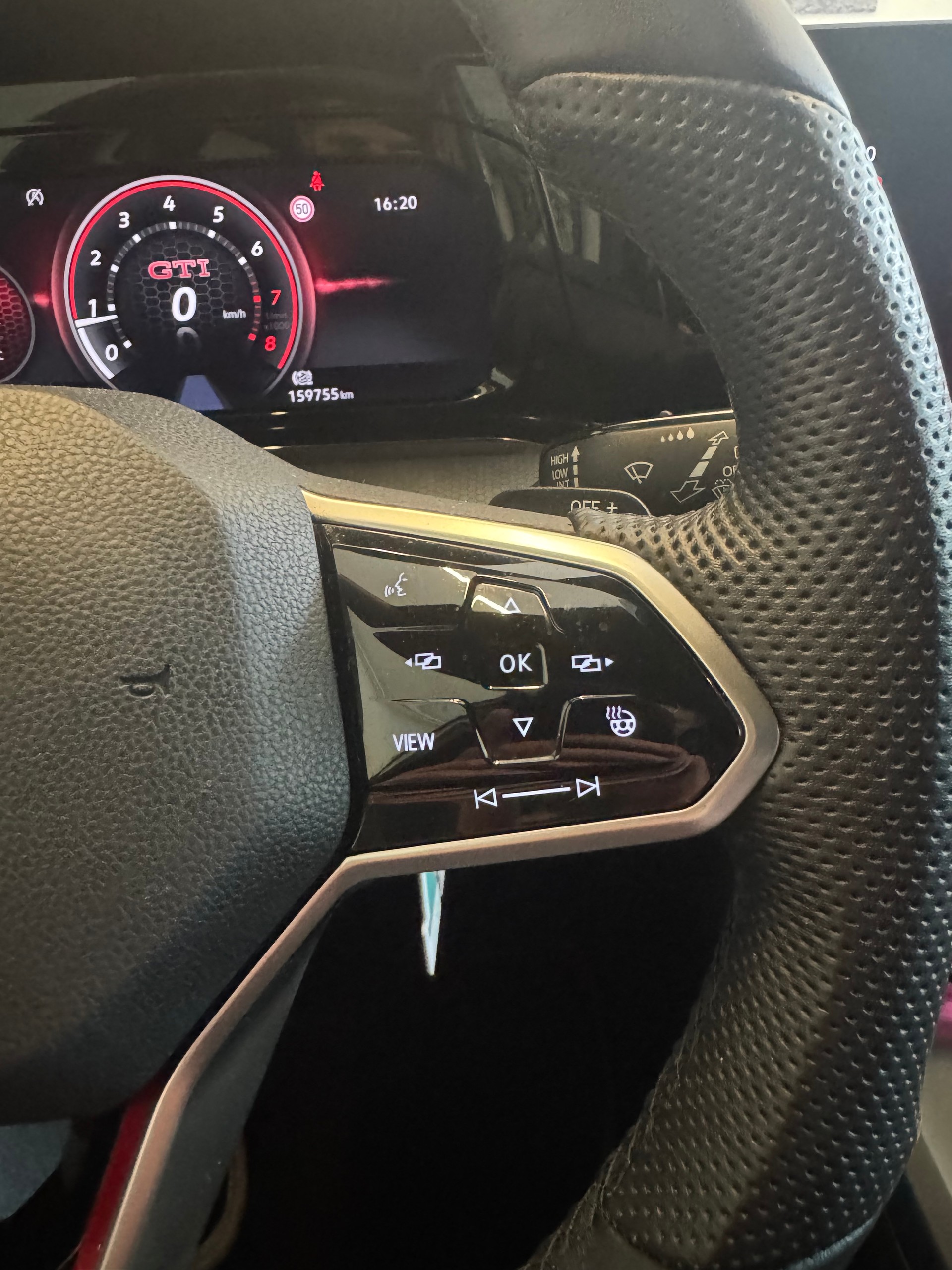VW Golf 2.0 TSI GTI DSG-image-12