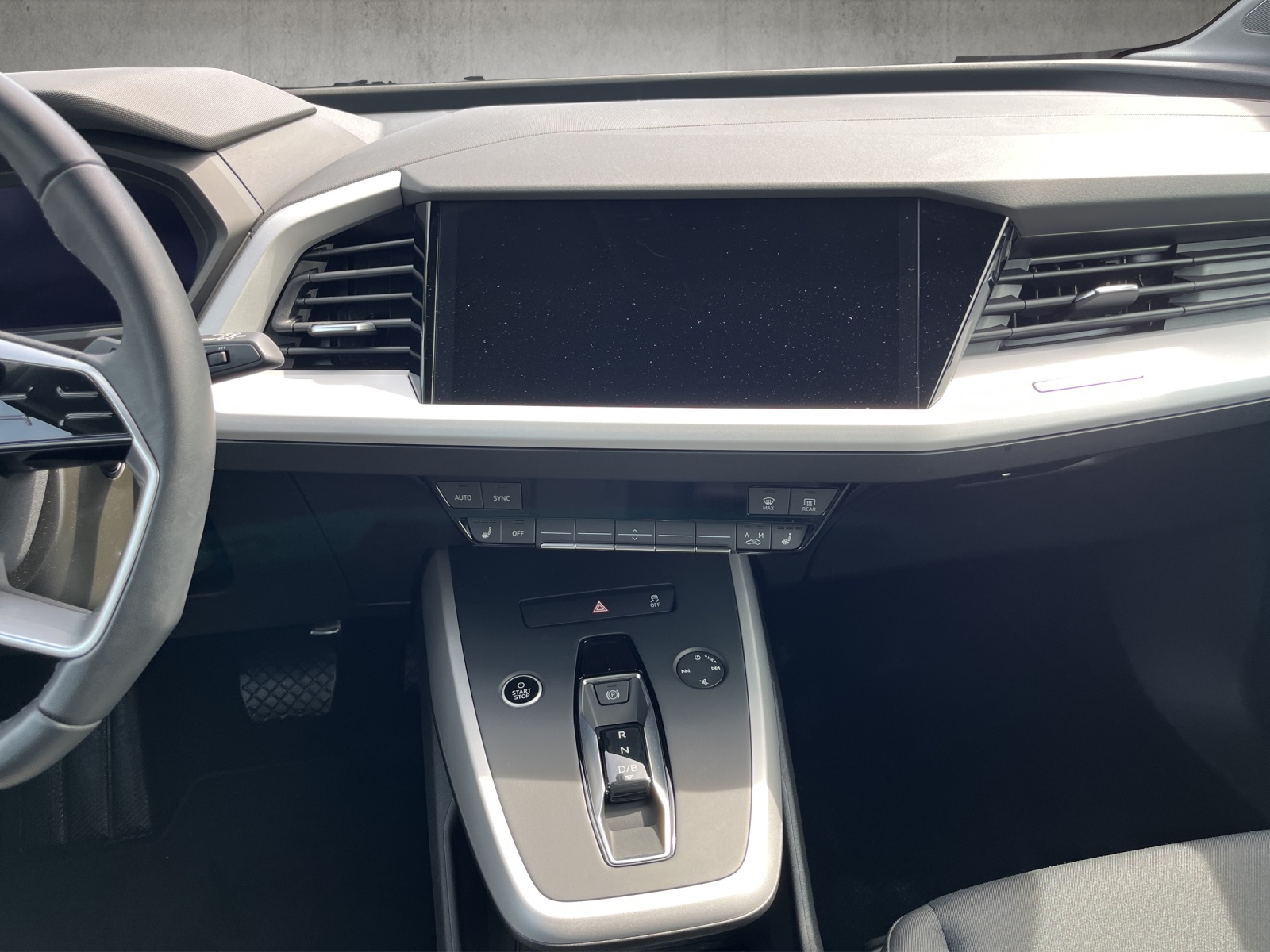 AUDI Q4 e-tron 45 quattro-image-10
