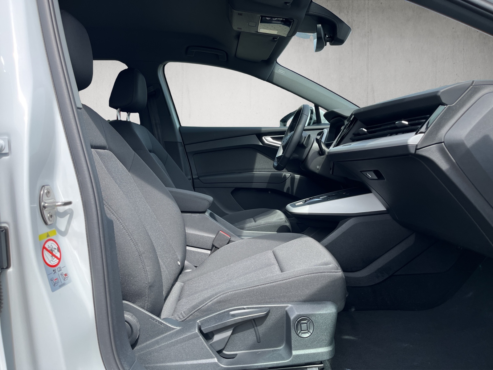 AUDI Q4 e-tron 45 quattro-image-12