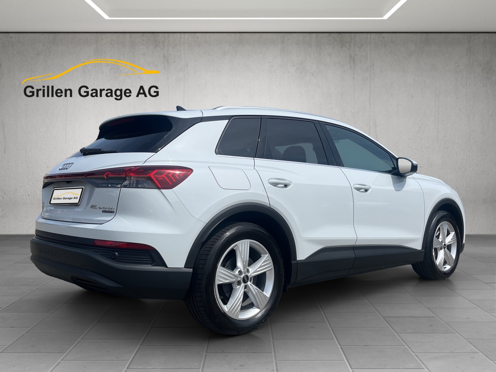 AUDI Q4 e-tron 45 quattro-image-5