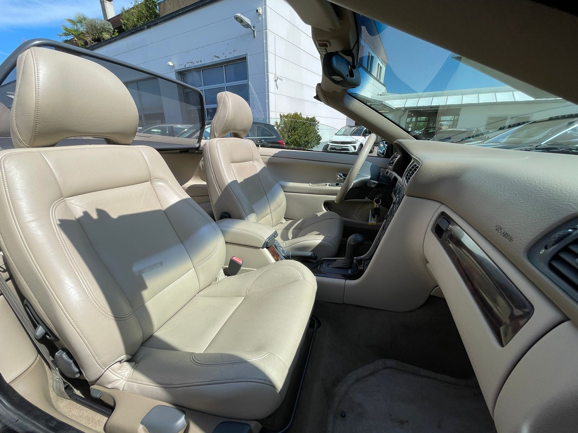 VOLVO C70 Cabriolet 2.4T-image-12