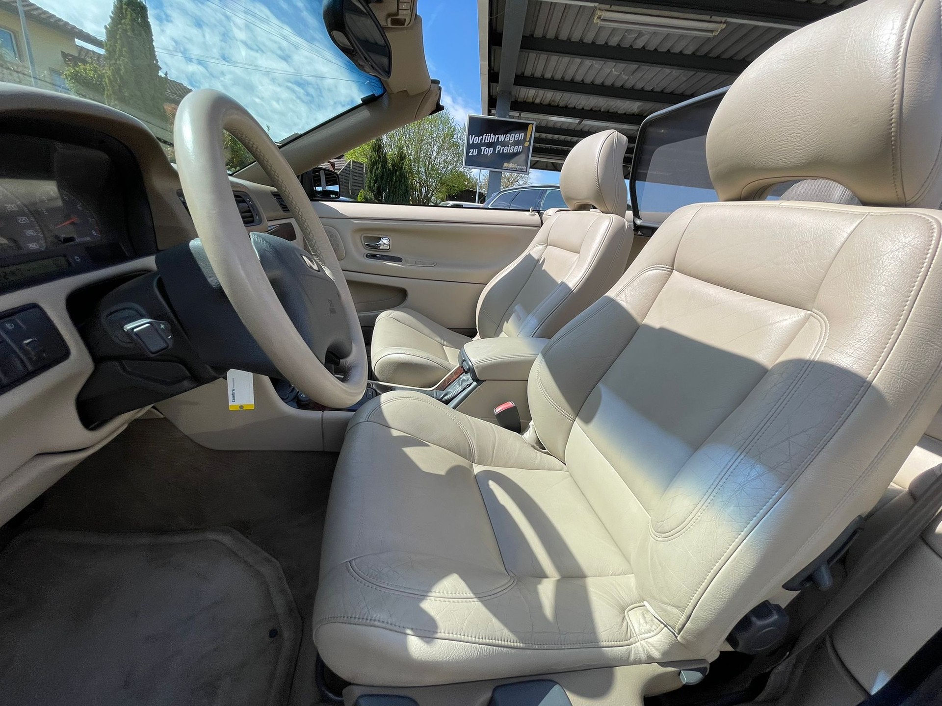 VOLVO C70 Cabriolet 2.4T-image-13