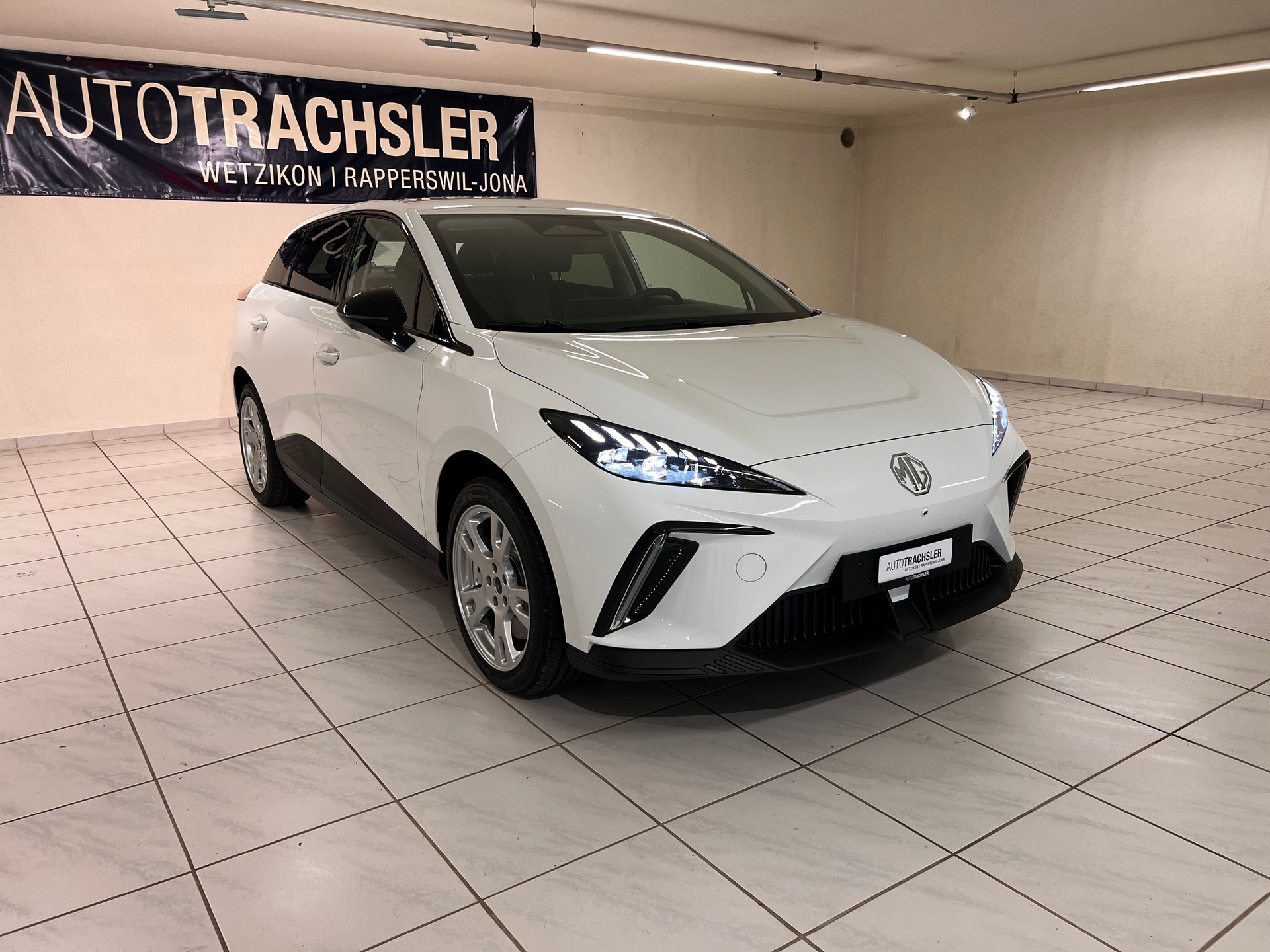 MG 4 EV 64kWh Premium Facelift-image-2