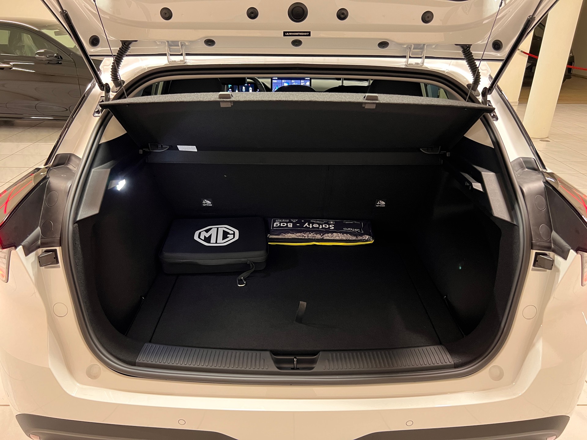 MG 4 EV 64kWh Premium Facelift-image-6