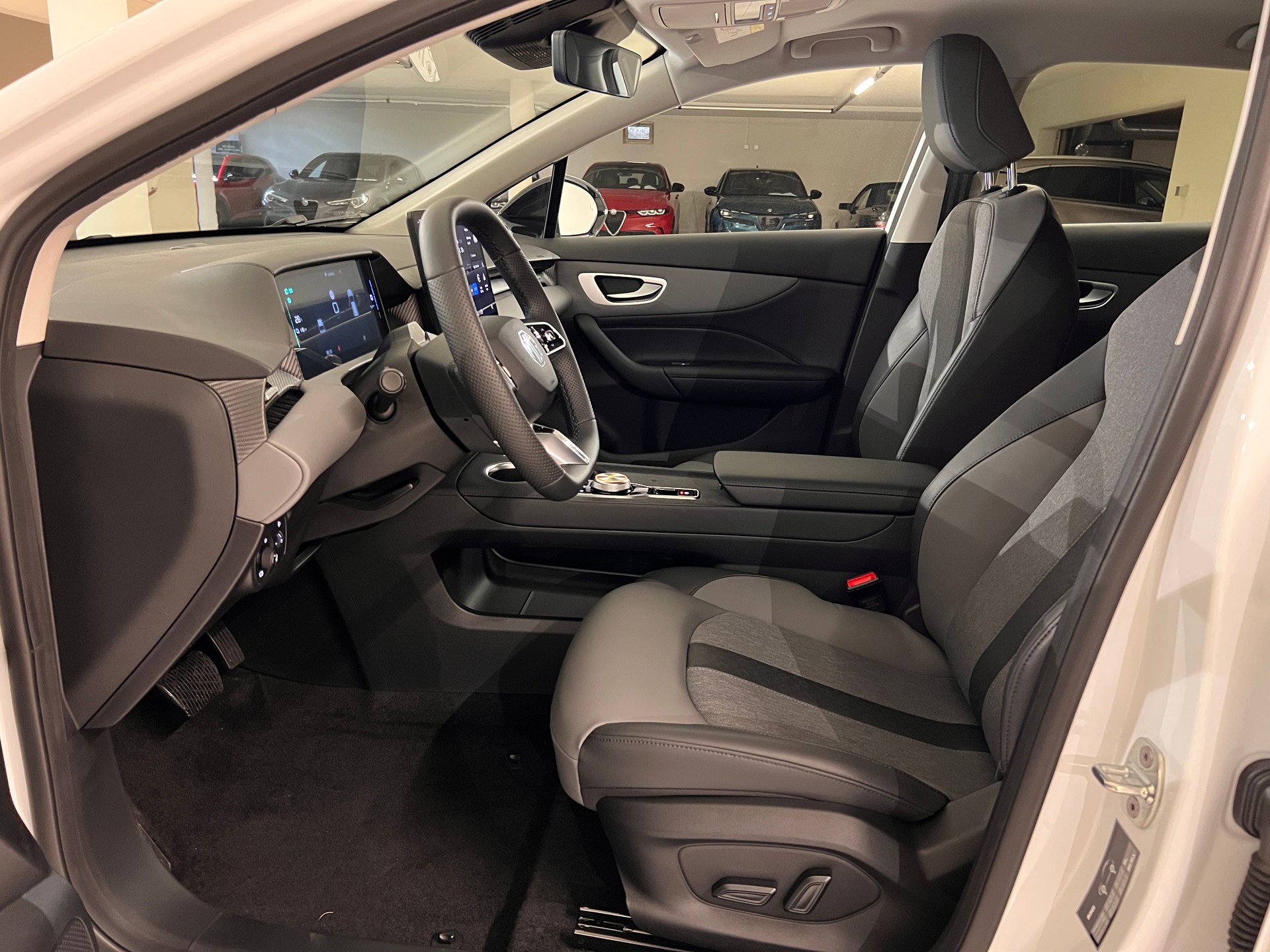 MG 4 EV 64kWh Premium Facelift-image-8