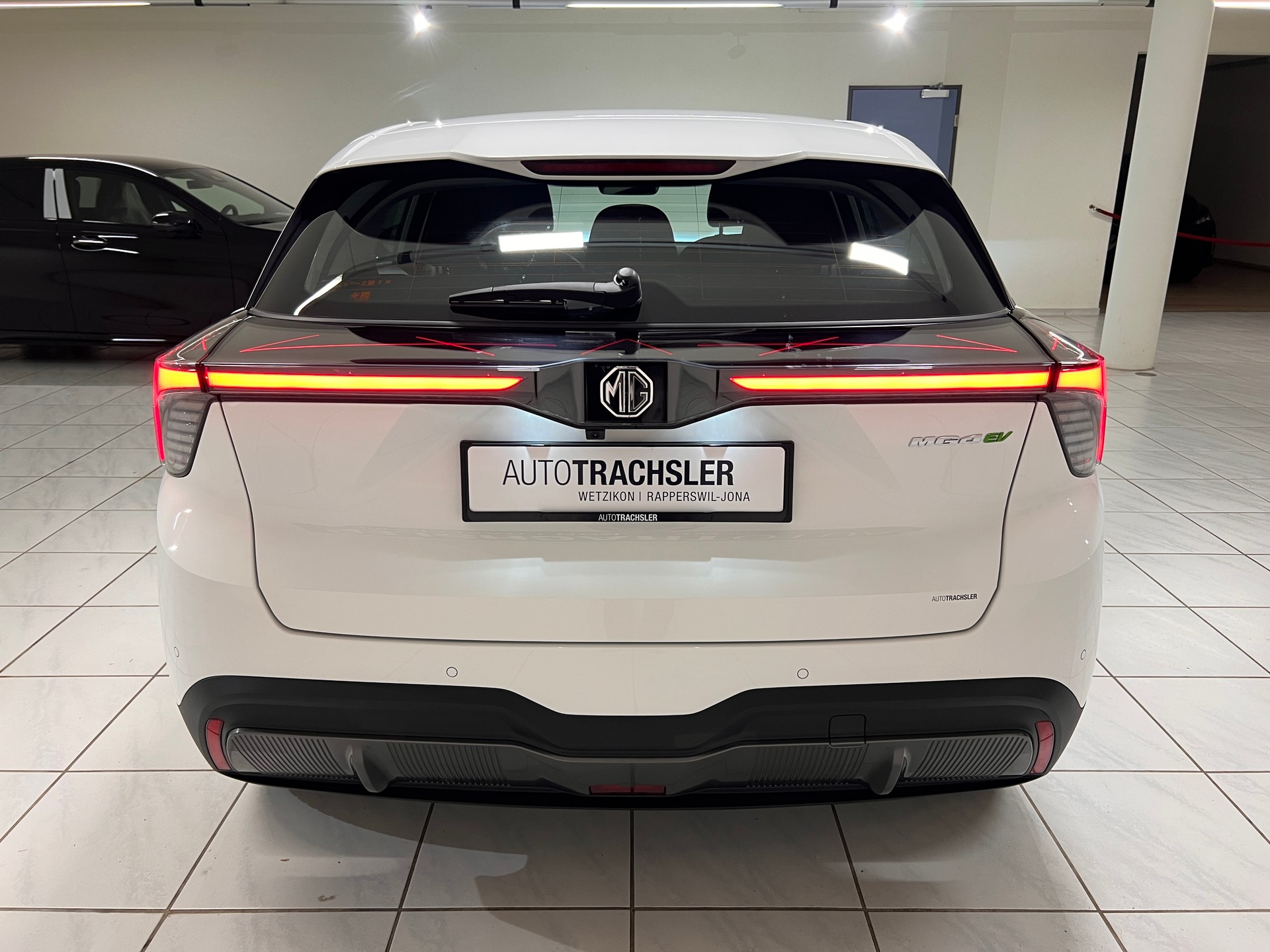 MG 4 EV 64kWh Premium Facelift-image-4
