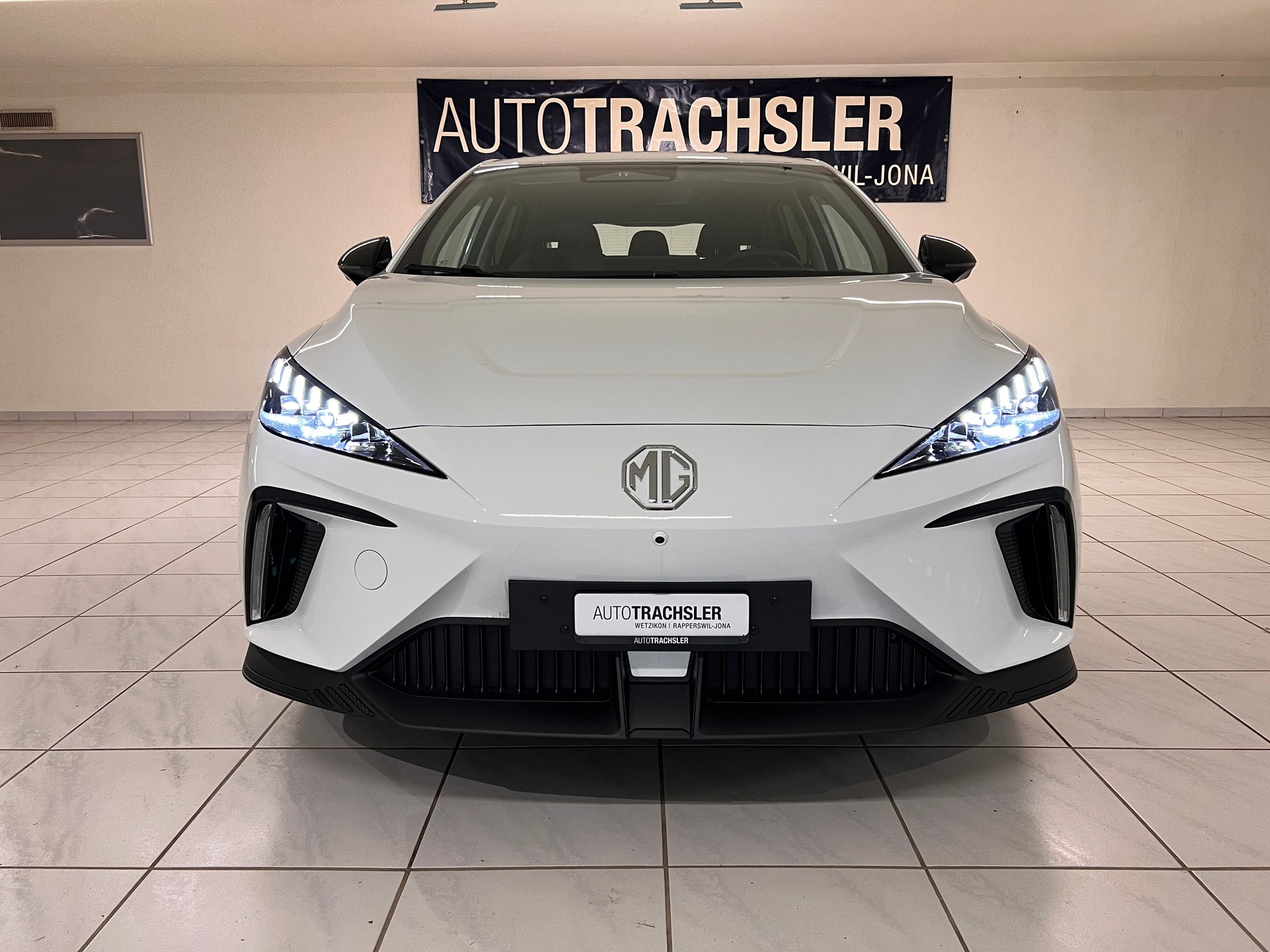 MG 4 EV 64kWh Premium Facelift-image-1