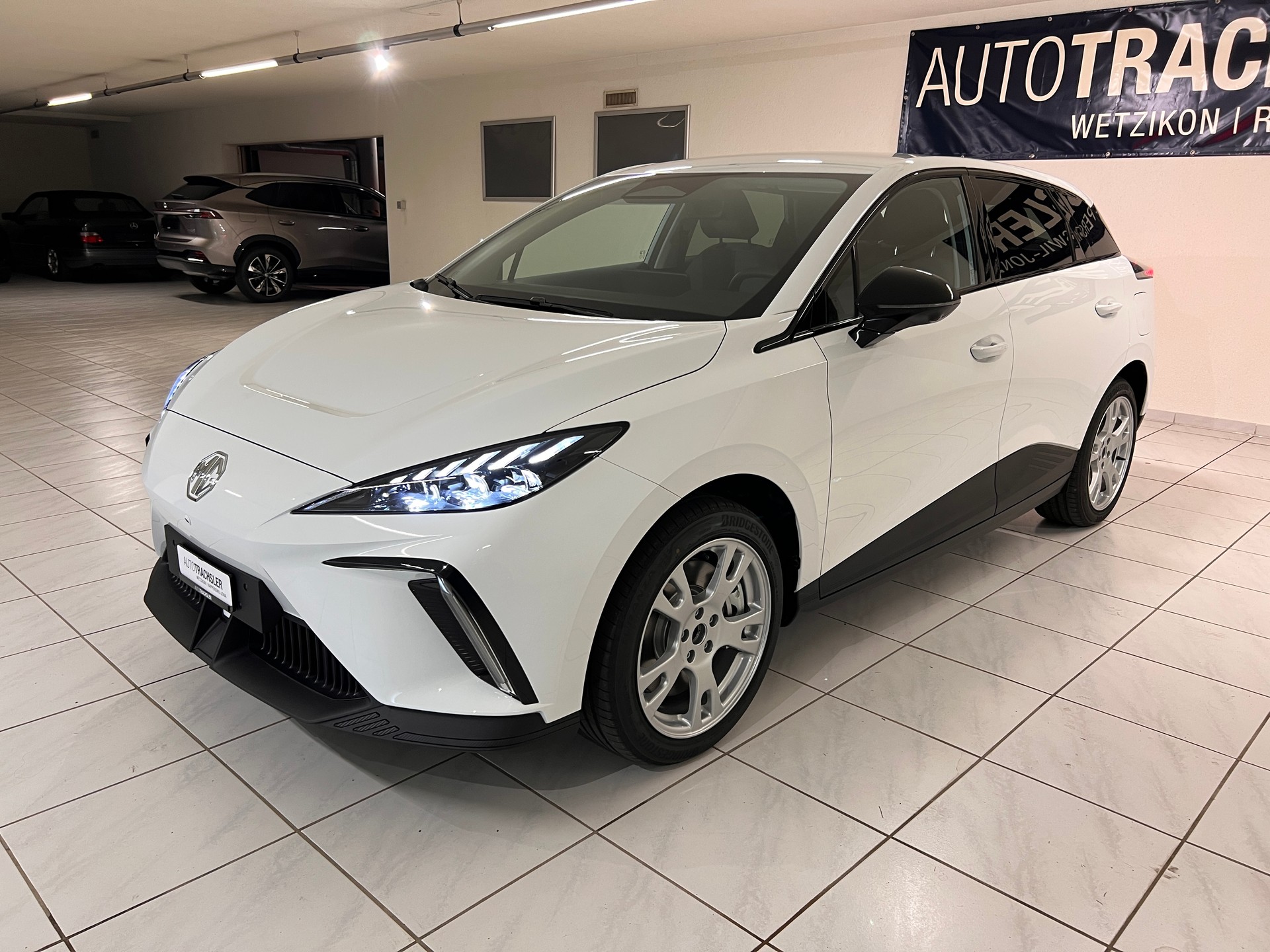 MG 4 EV 64kWh Premium Facelift-image-3