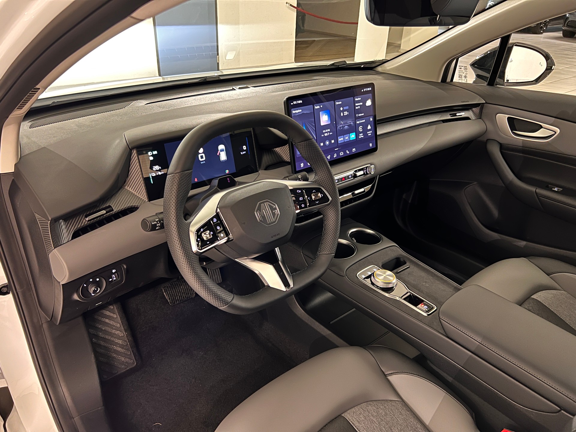 MG 4 EV 64kWh Premium Facelift-image-9