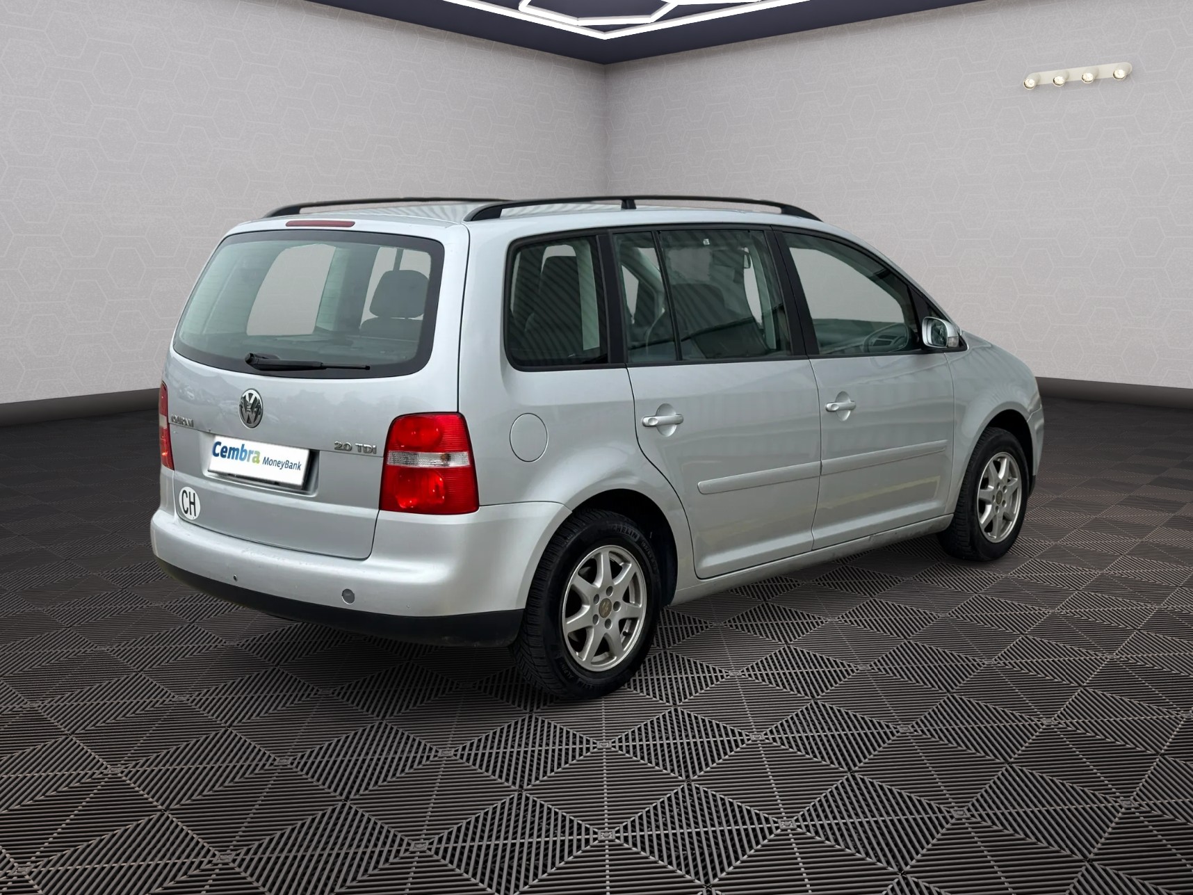 VW Touran 2.0 TDI Trendline-image-3