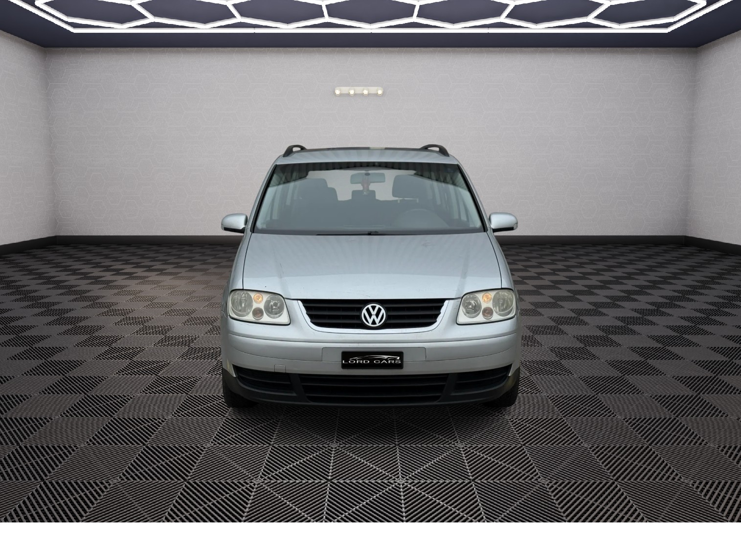 VW Touran 2.0 TDI Trendline-image-1
