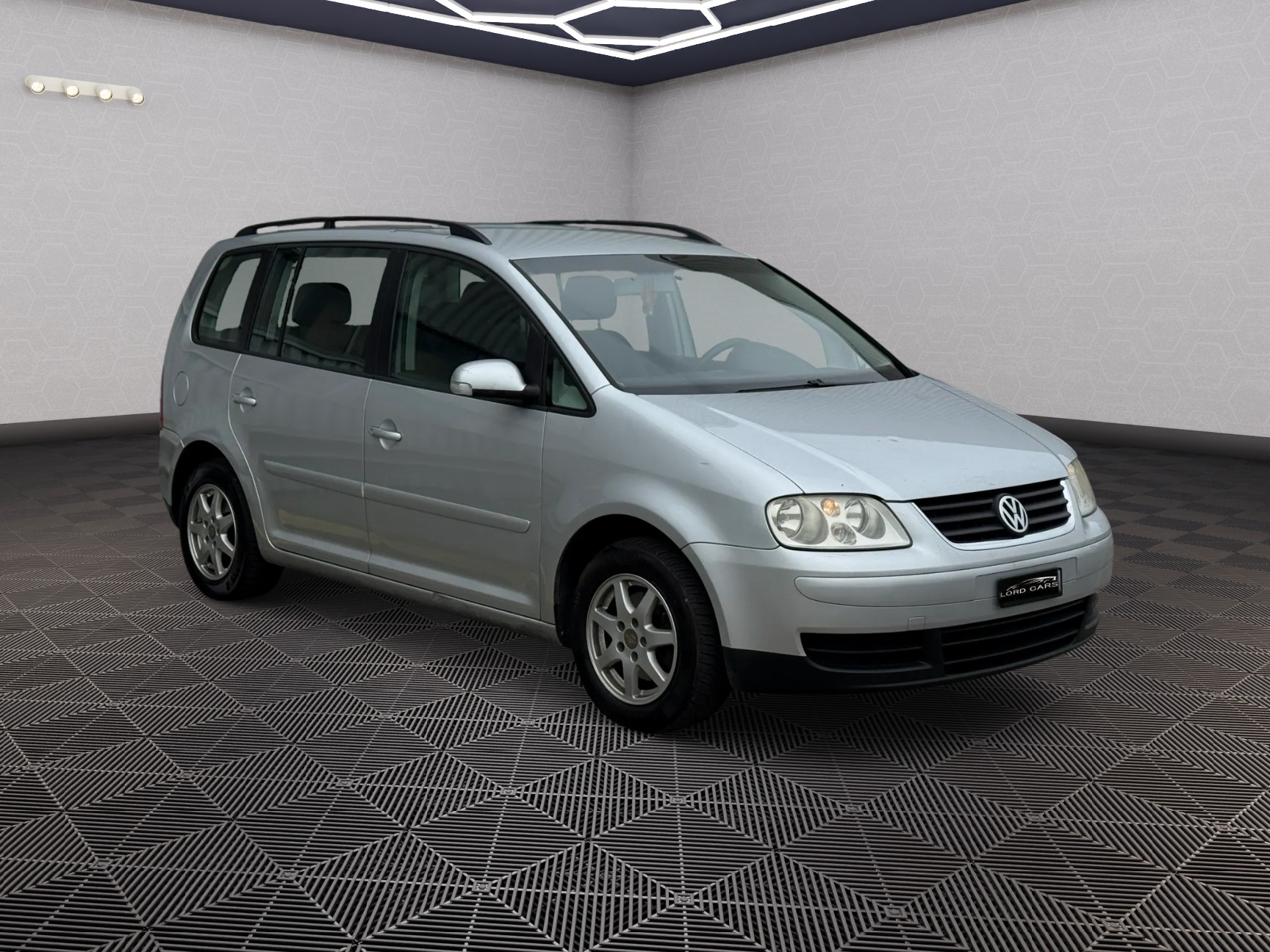 VW Touran 2.0 TDI Trendline-image-2