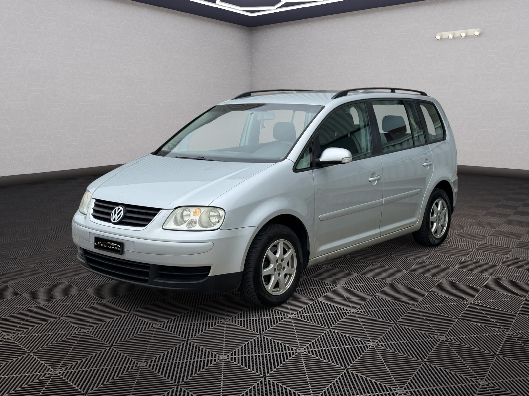 VW Touran 2.0 TDI Trendline-image-0