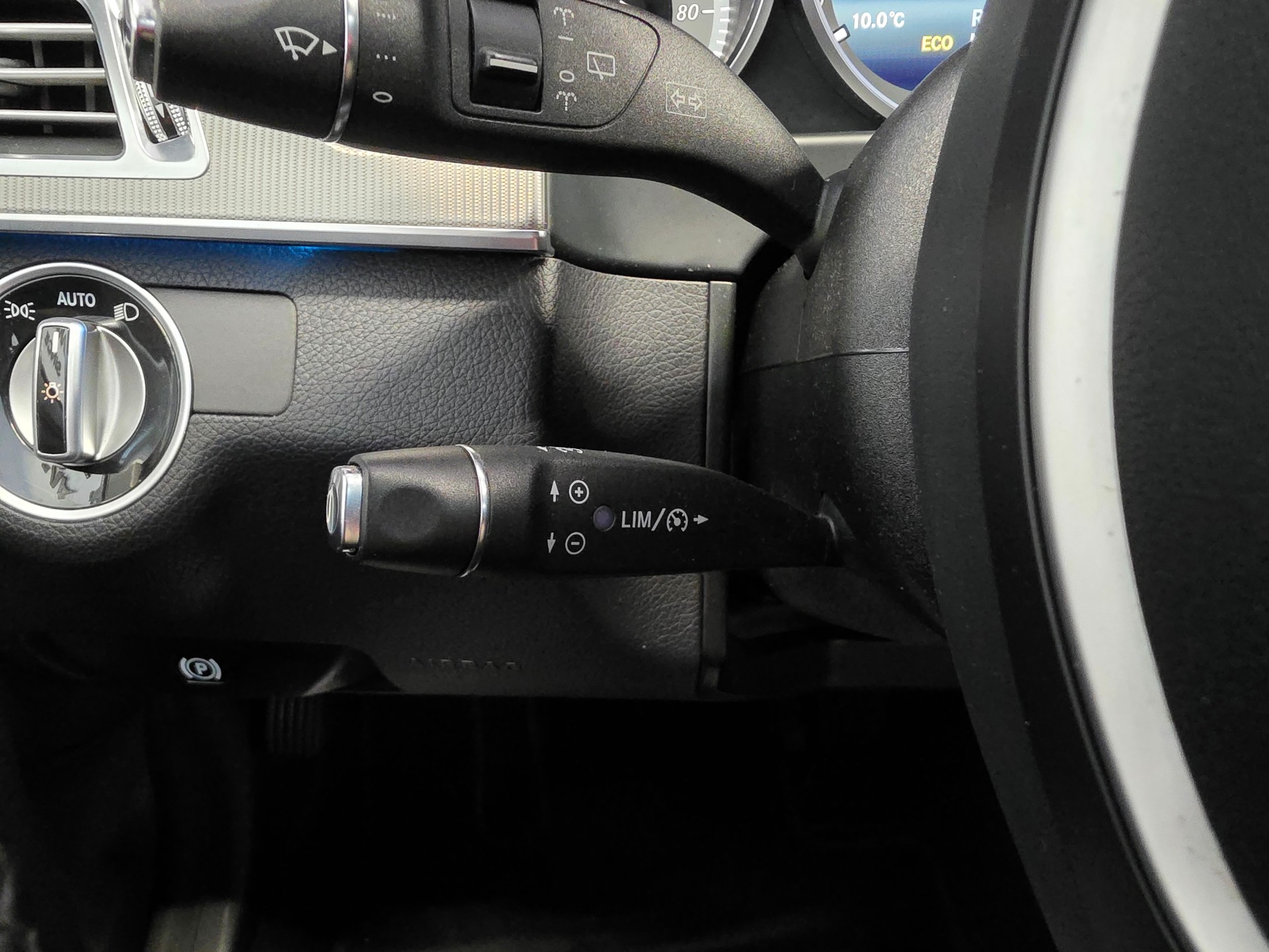 MERCEDES-BENZ E 220 BlueTEC Avantgarde Sport-Paket 4Matic 7G-Tronic-image-15