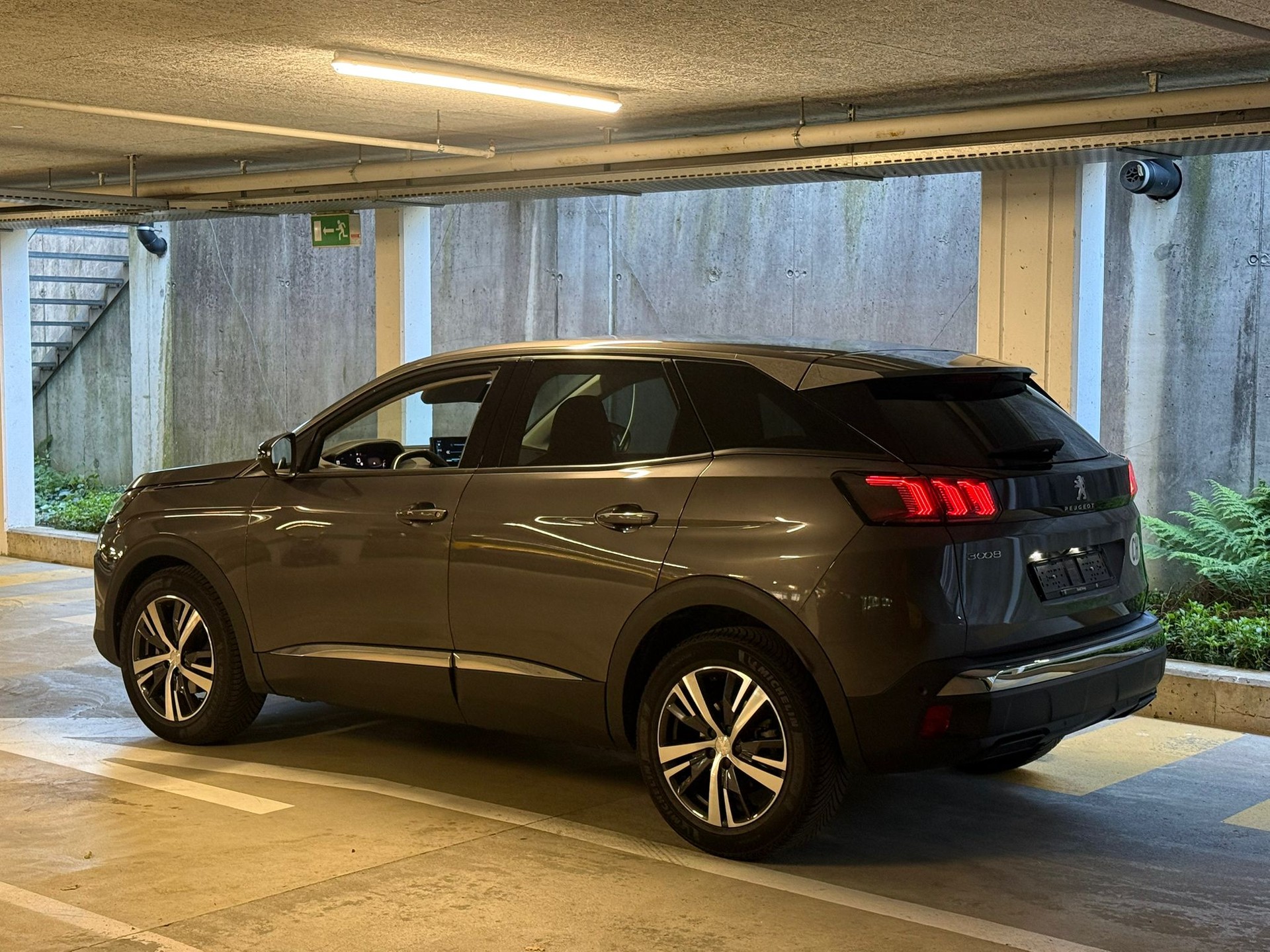 PEUGEOT 3008 1.5 BlueHDi Allure Pack EAT8 // MFK NEU-image-4