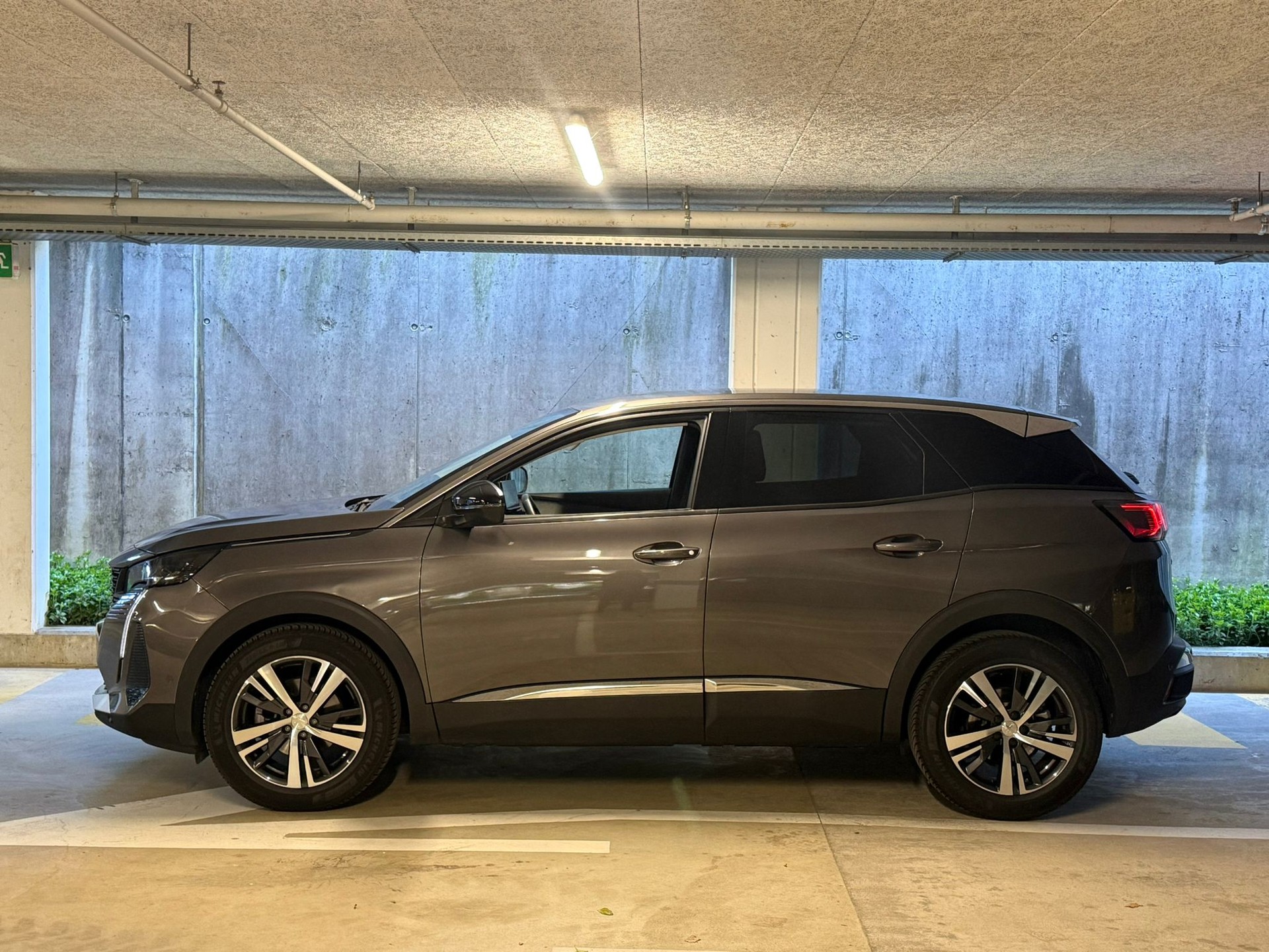 PEUGEOT 3008 1.5 BlueHDi Allure Pack EAT8 // MFK NEU-showroom-element-3