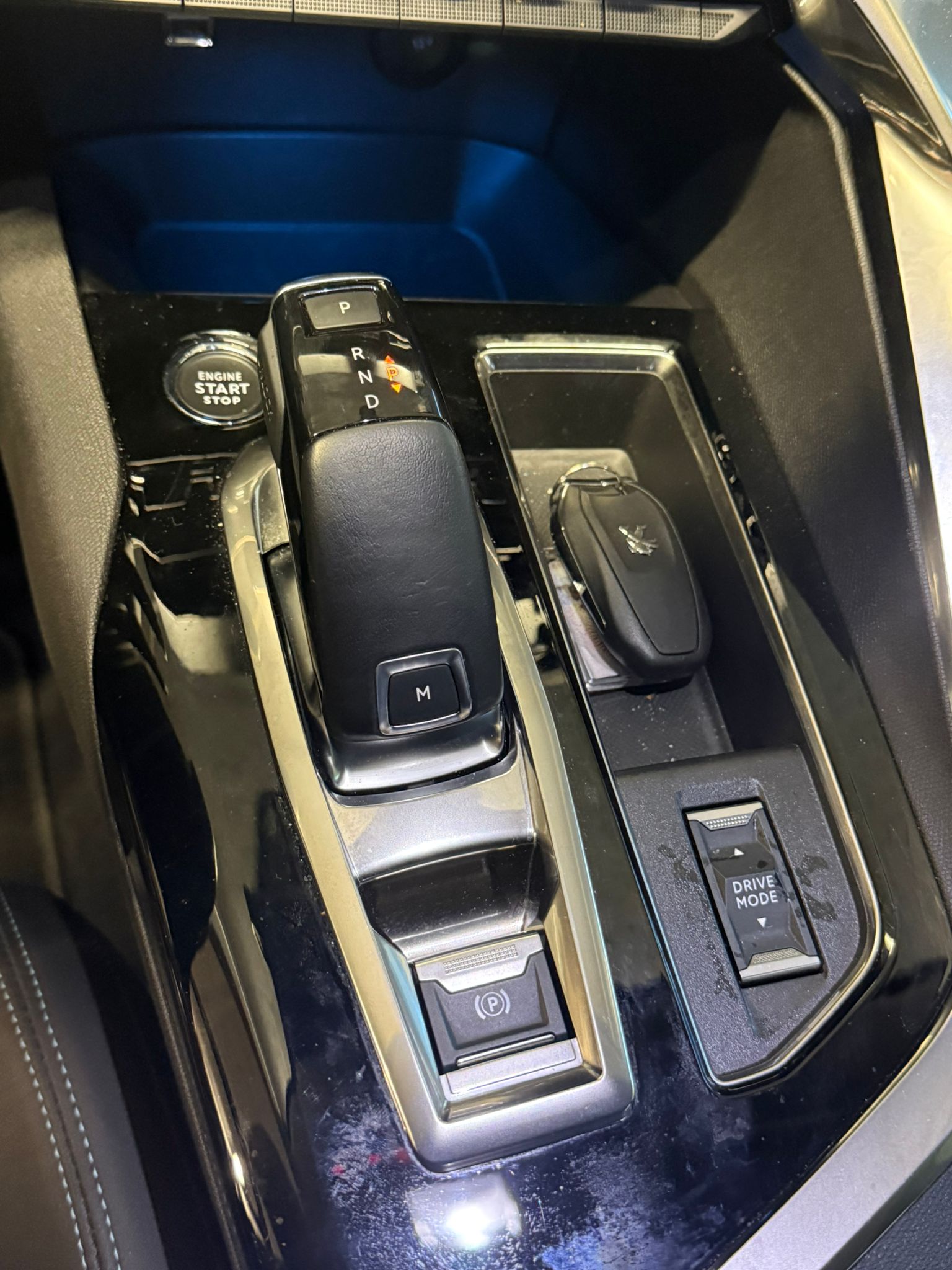 PEUGEOT 3008 1.5 BlueHDi Allure Pack EAT8 // MFK NEU-image-10
