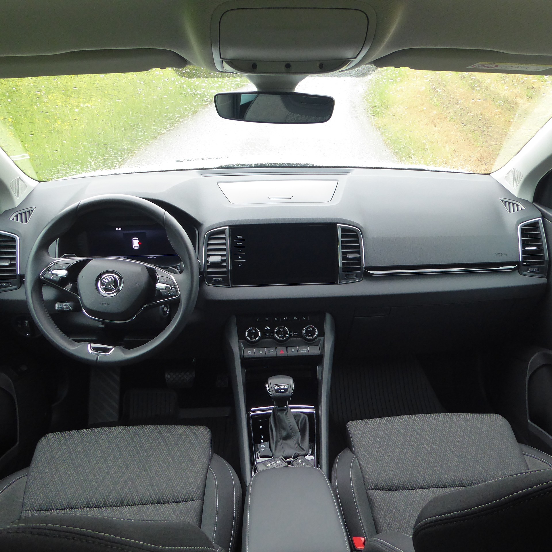 SKODA Karoq 2.0 TDI CR Style 4x4 DSG-image-9