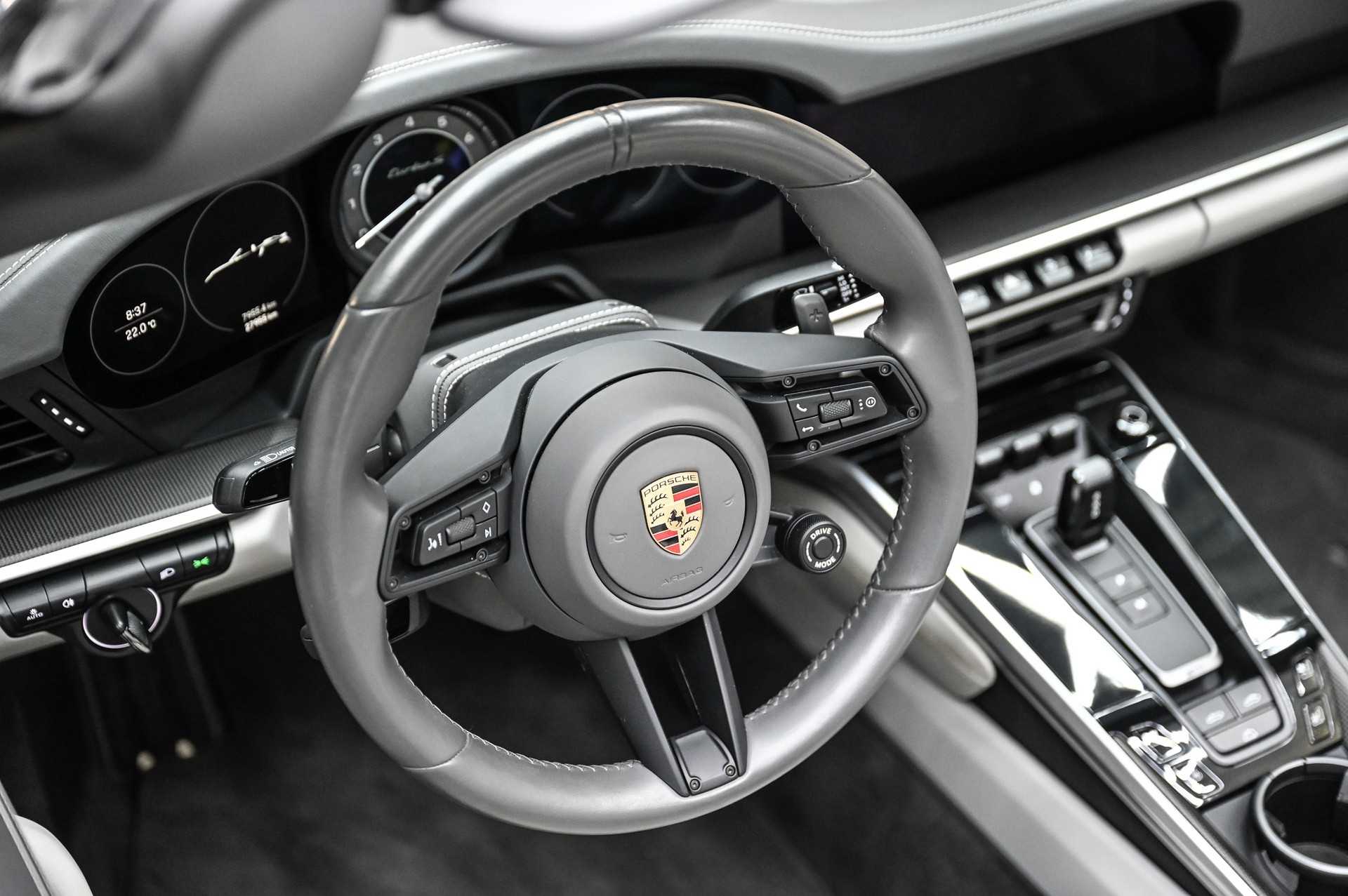 PORSCHE 911 Turbo S Cabriolet PDK-image-31