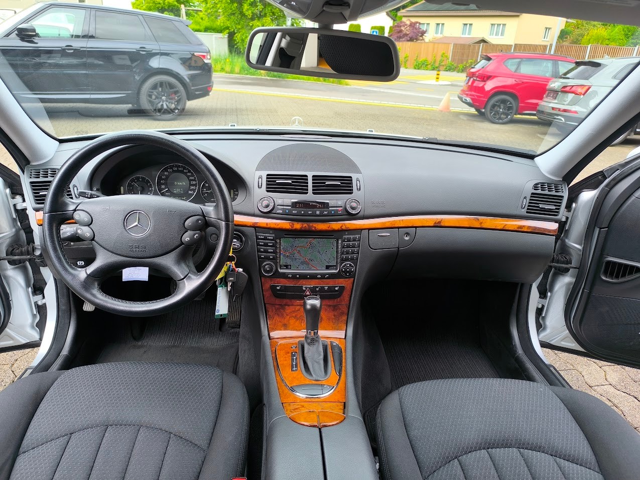 MERCEDES-BENZ E 350 Elégance 4Matic Automatic-image-10