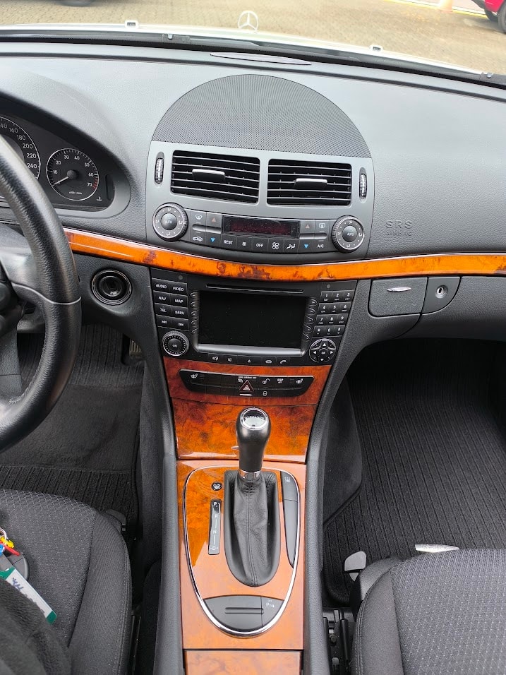 MERCEDES-BENZ E 350 Elégance 4Matic Automatic-image-11