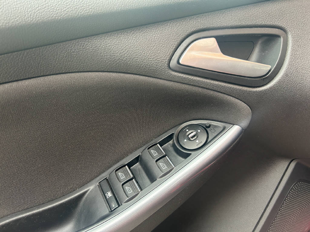 FORD Focus Station Wagon 1.0i EcoB 125 Titanium-image-6