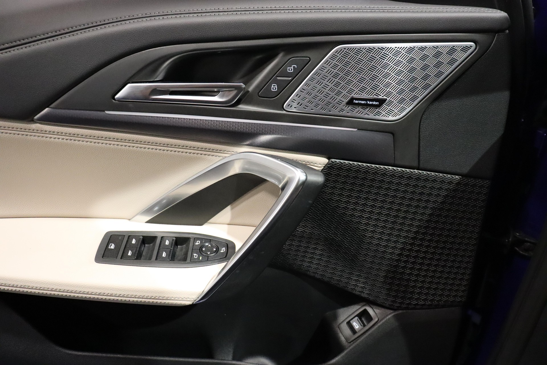 BMW X1 23i xDrive-image-22