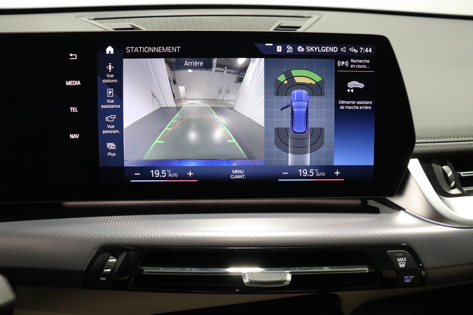 BMW X1 23i xDrive-image-11