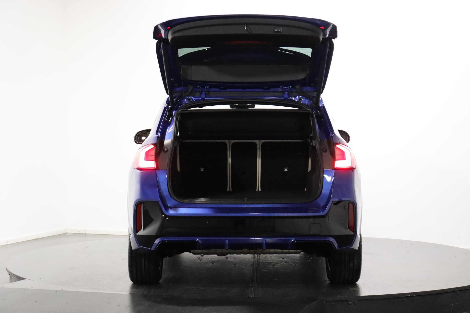 BMW X1 23i xDrive-image-4
