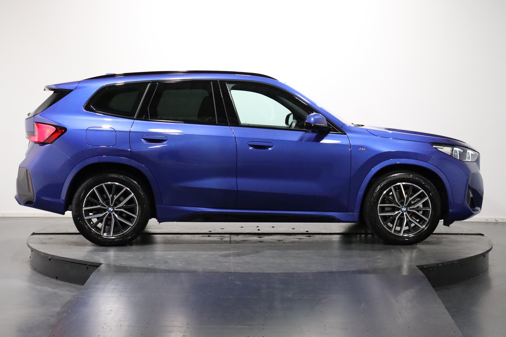 BMW X1 23i xDrive-image-3