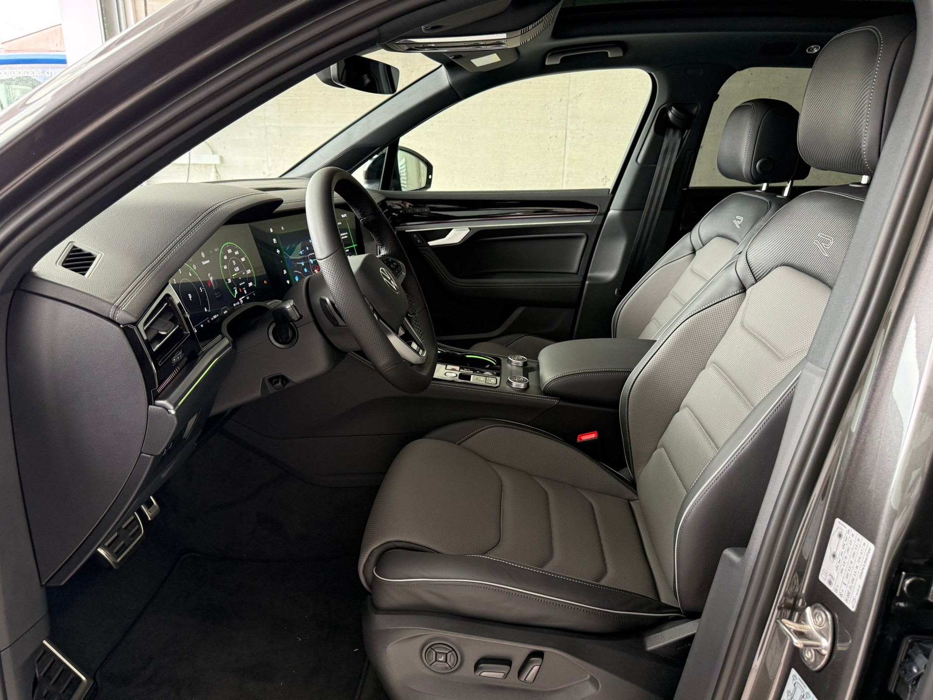 VW Touareg 3.0 TDI R-Line Final Edition Tiptronic-image-7