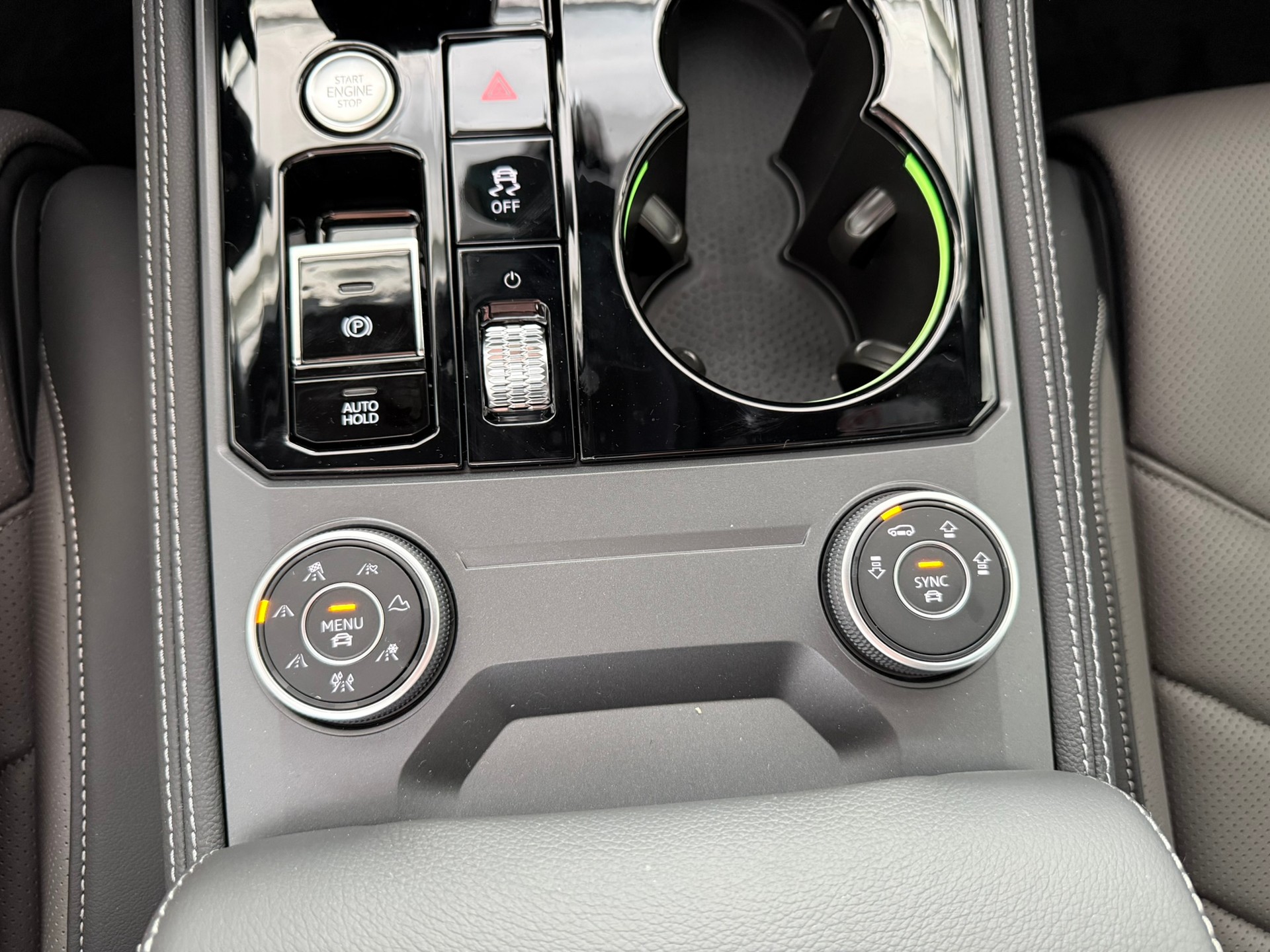 VW Touareg 3.0 TDI R-Line Final Edition Tiptronic-image-15