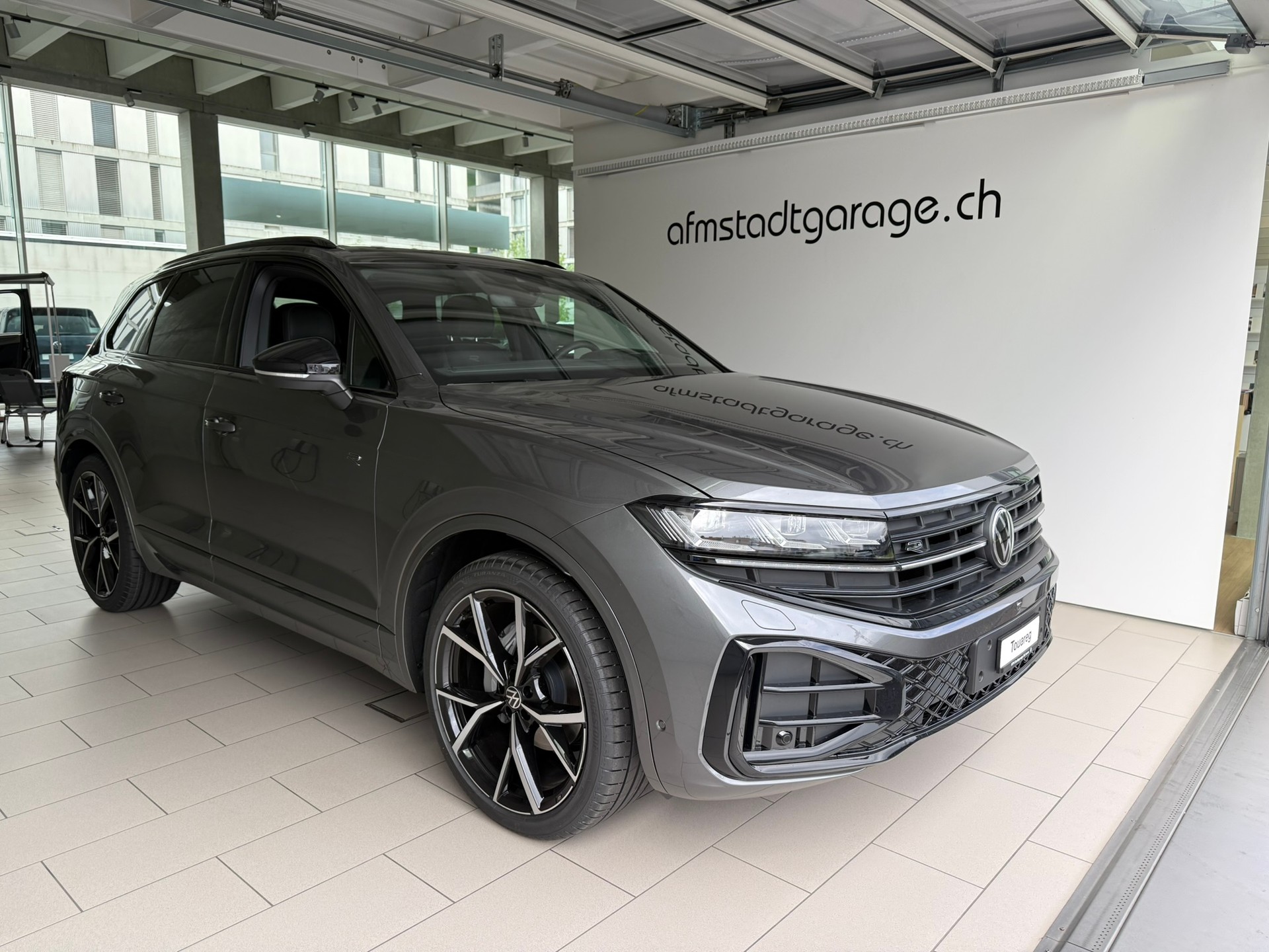 VW Touareg 3.0 TDI R-Line Final Edition Tiptronic-image-0