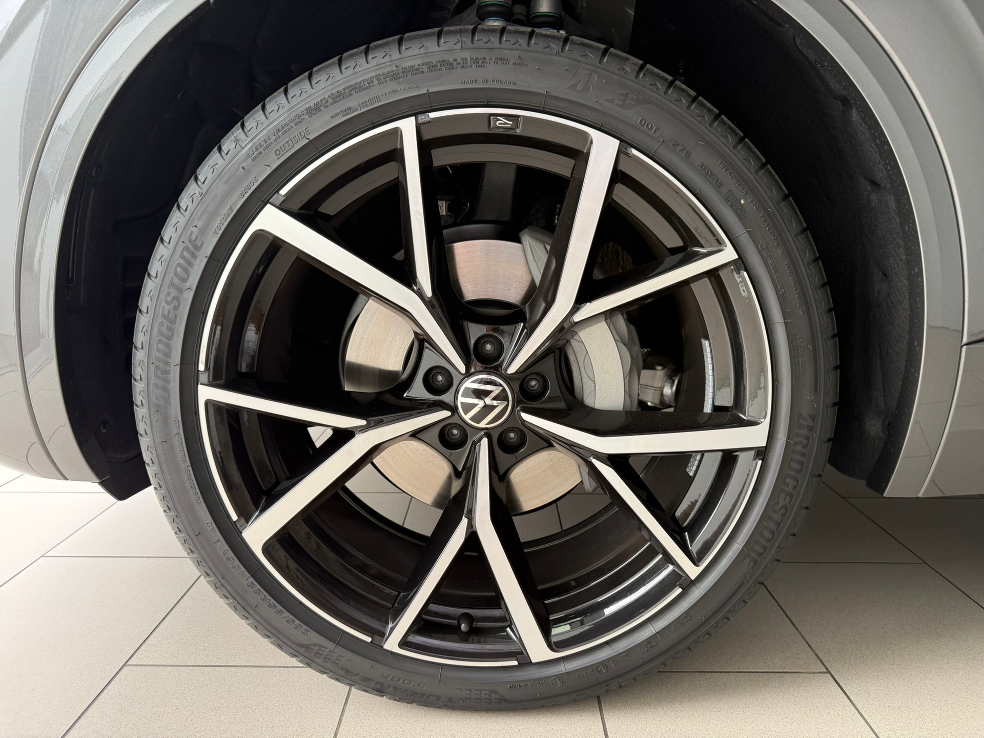 VW Touareg 3.0 TDI R-Line Final Edition Tiptronic-image-16