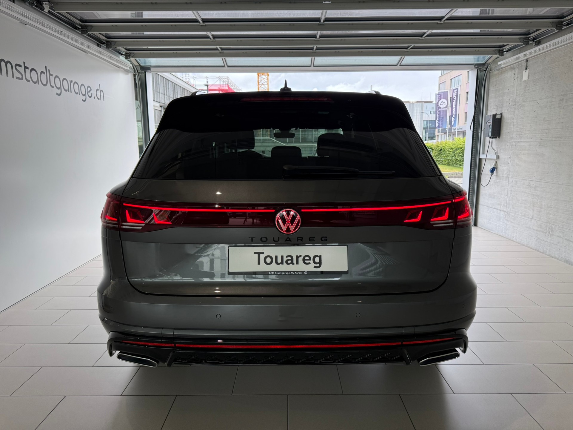 VW Touareg 3.0 TDI R-Line Final Edition Tiptronic-image-4