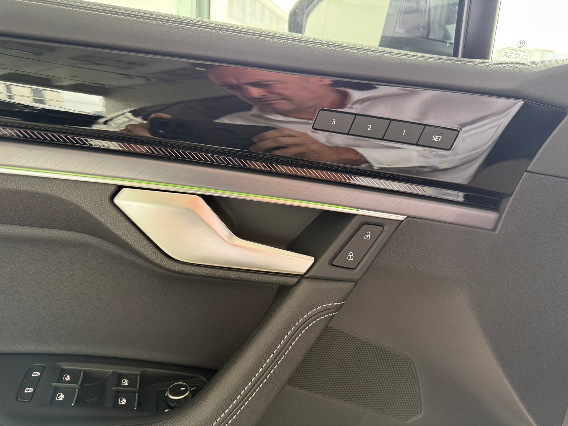 VW Touareg 3.0 TDI R-Line Final Edition Tiptronic-image-13