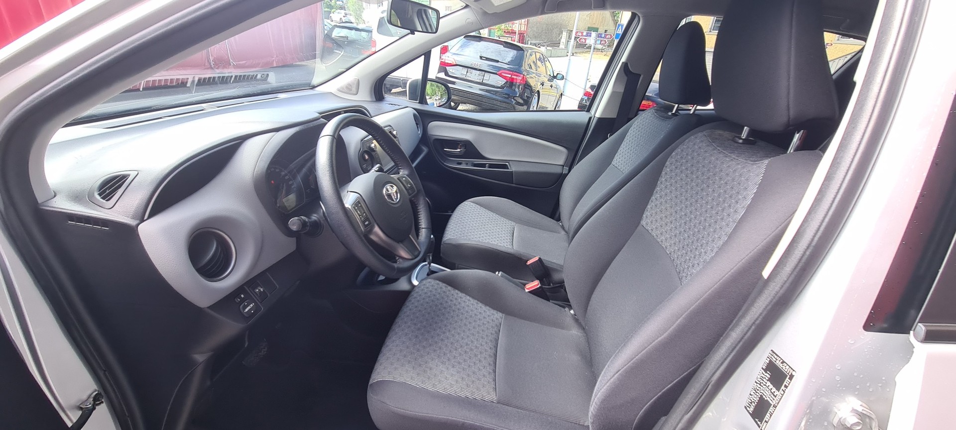 TOYOTA Yaris 1.33 Sol Premium Multidrive S-image-13