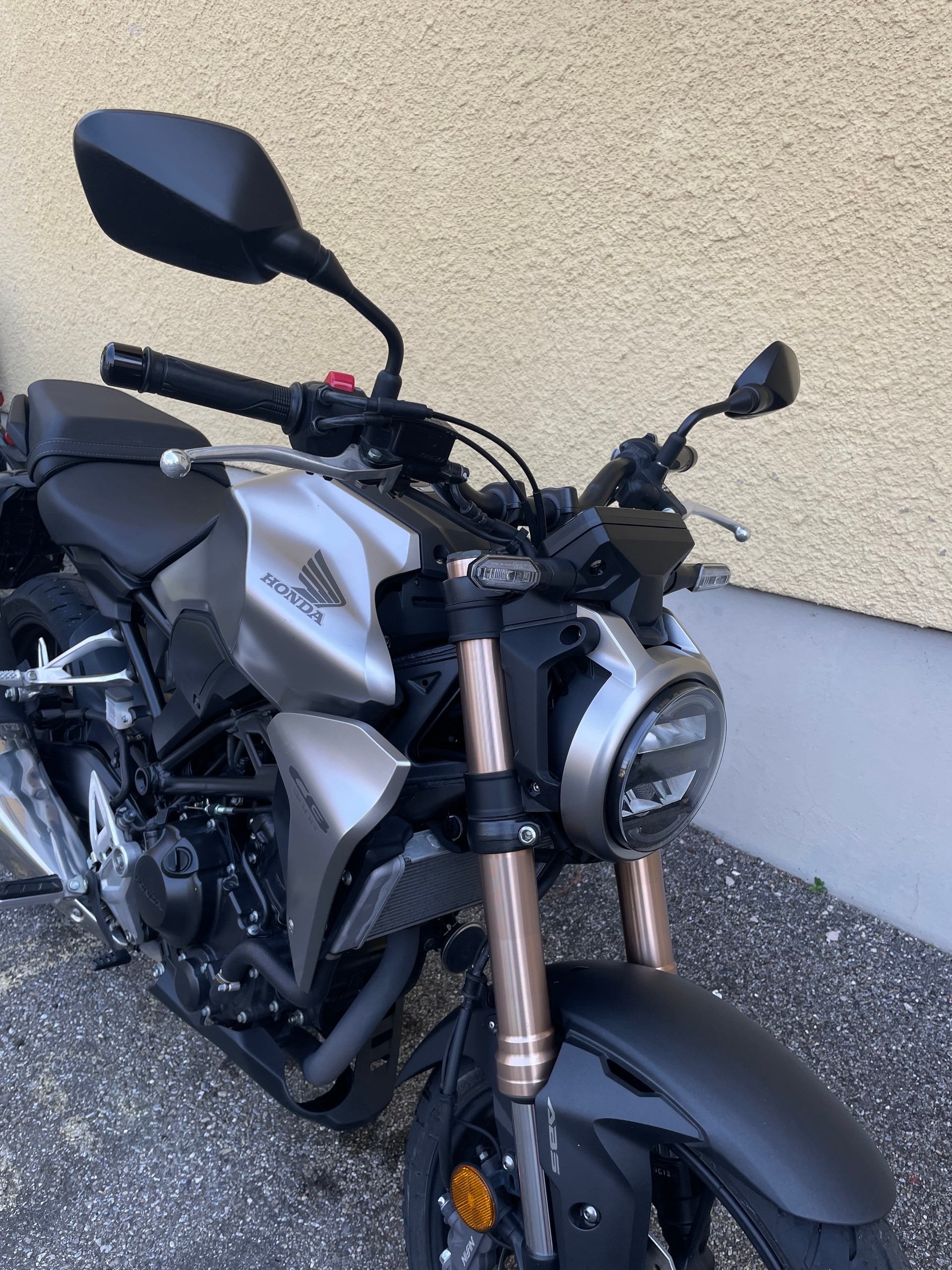 HONDA CB 300 R-image-3